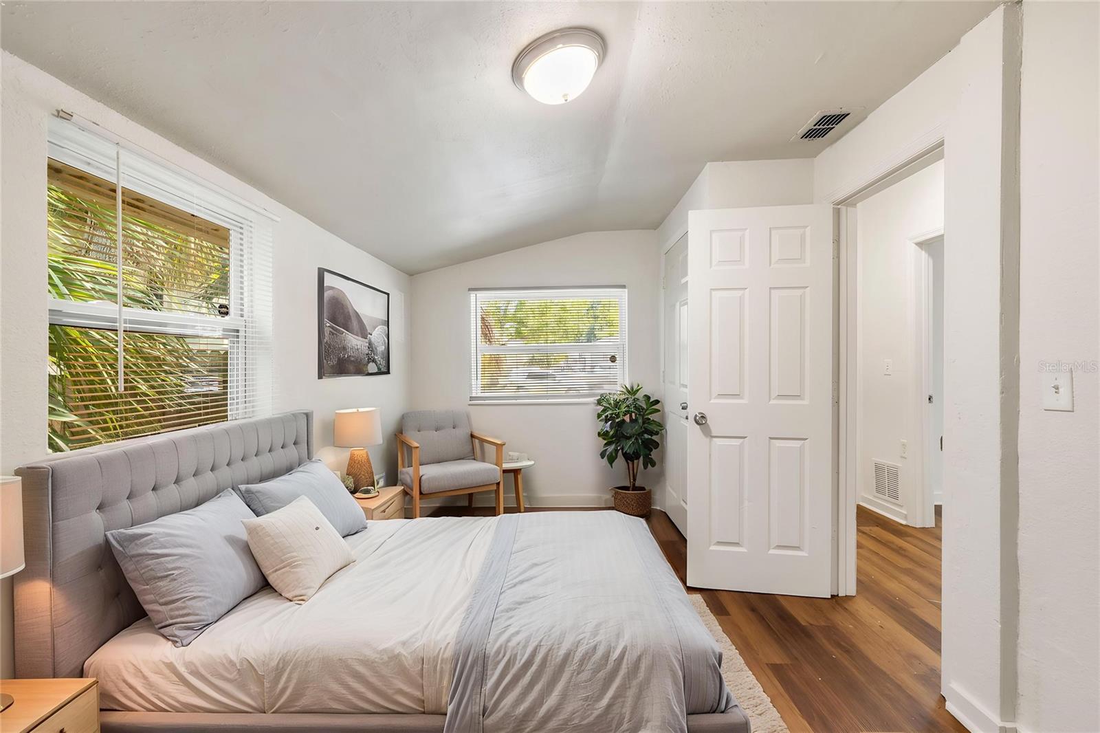 Image 8 of 49 For 665 26th Avenue S