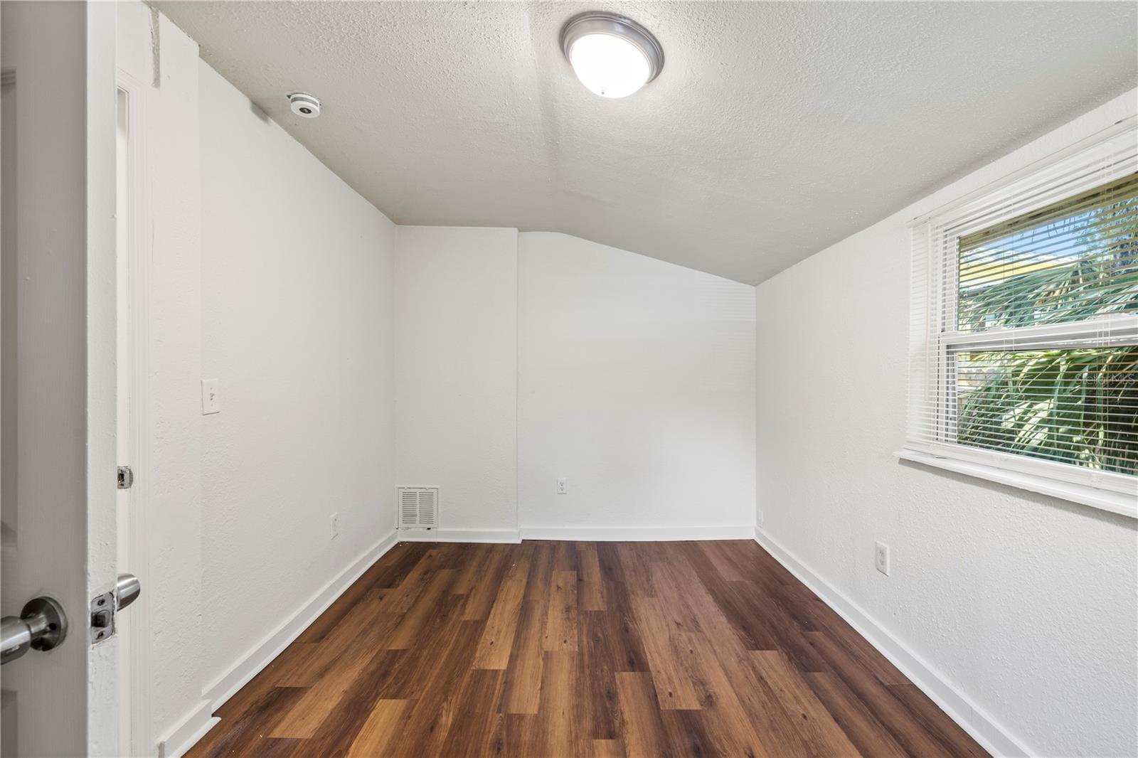 Image 9 of 49 For 665 26th Avenue S