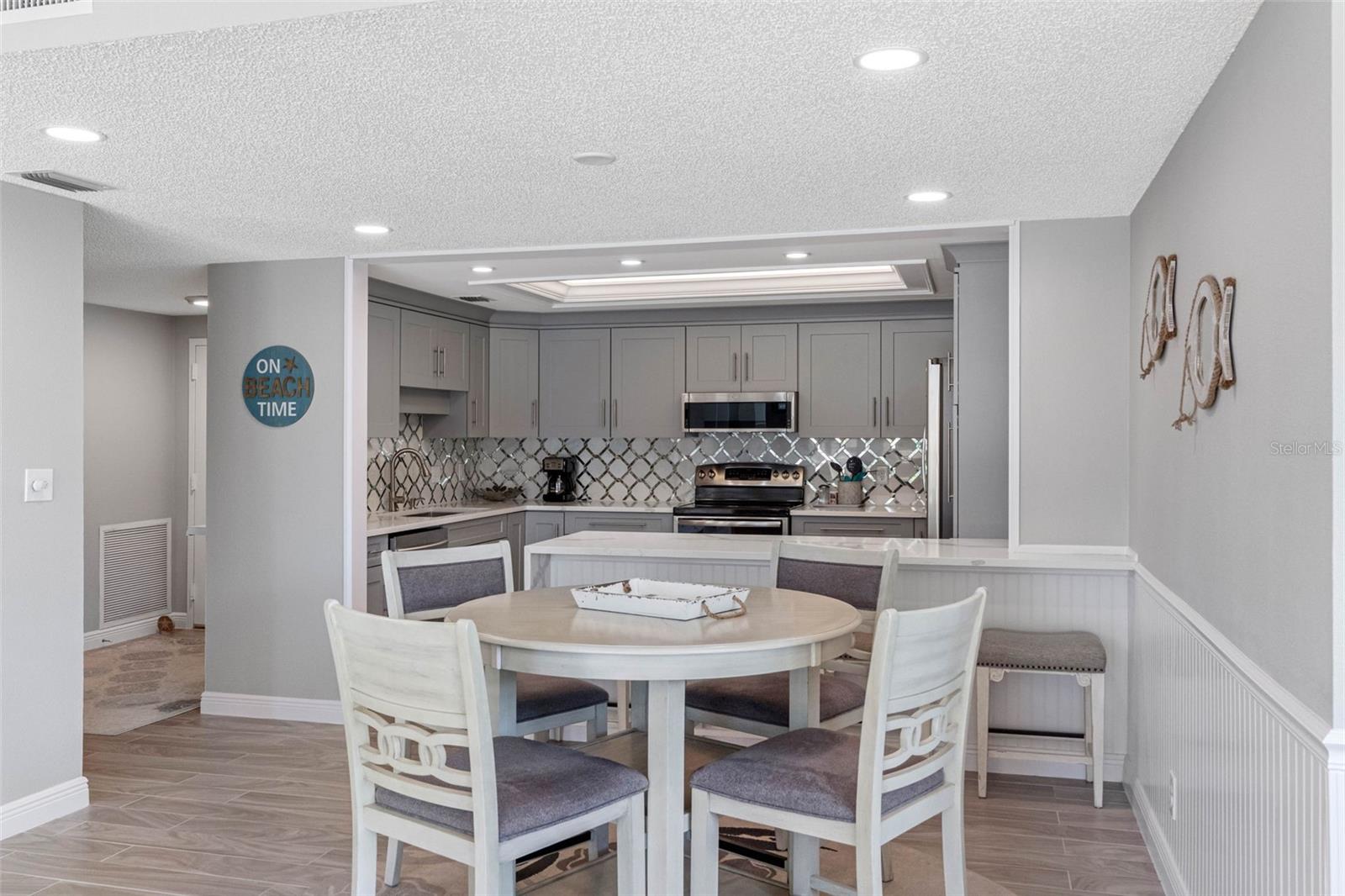 Image 23 of 49 For 1501 Gulf Boulevard 102