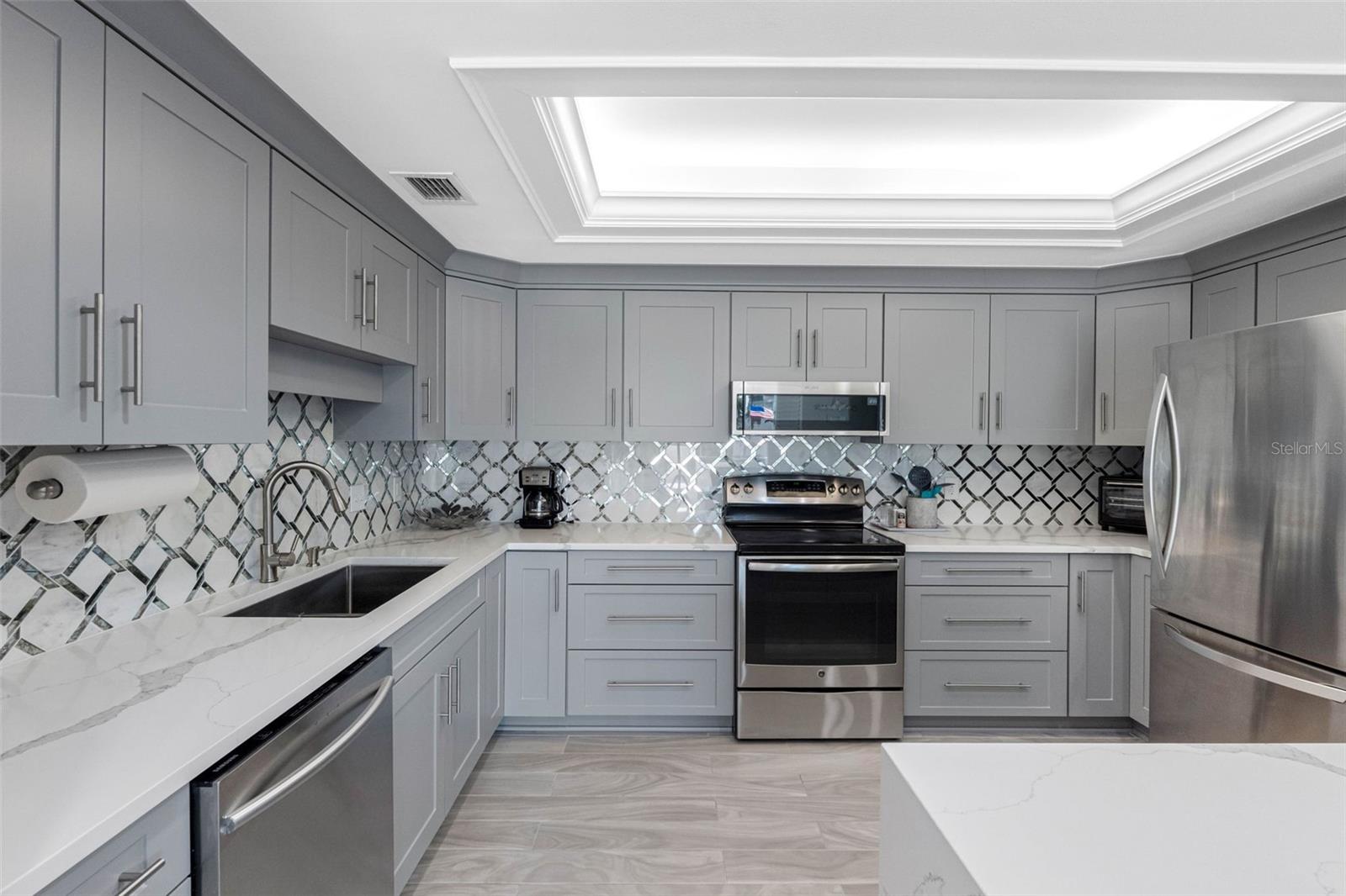 Image 7 of 49 For 1501 Gulf Boulevard 102