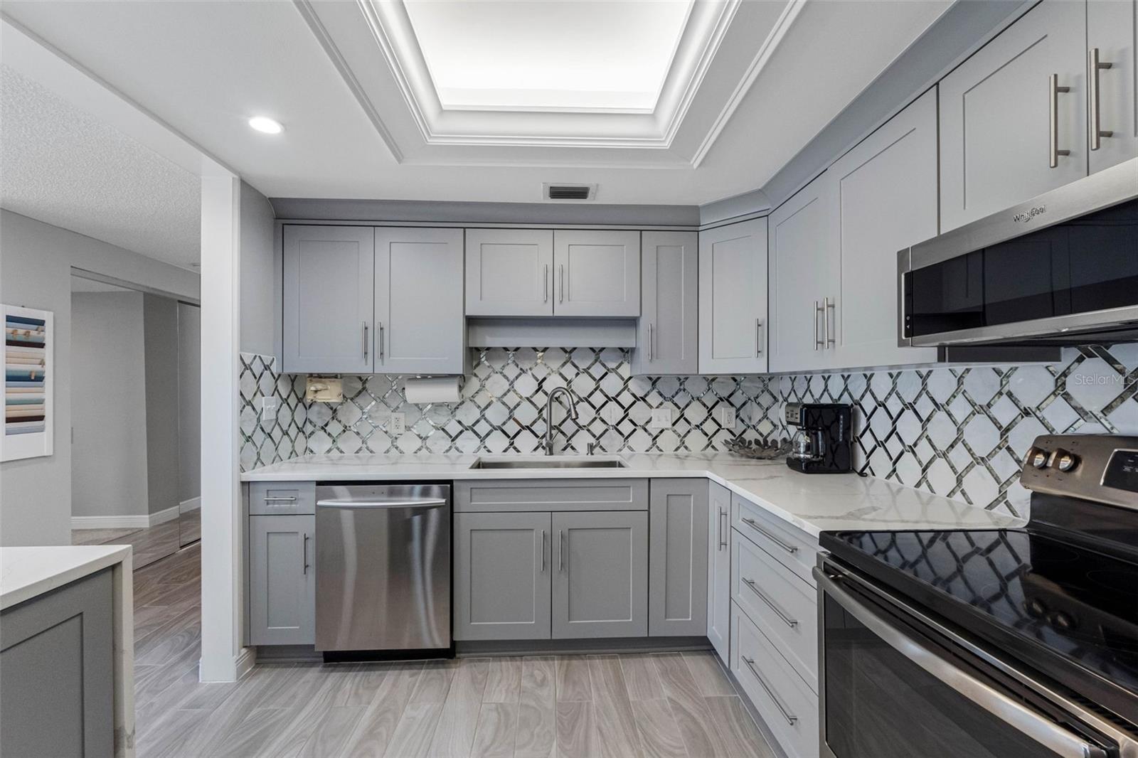 Image 9 of 49 For 1501 Gulf Boulevard 102