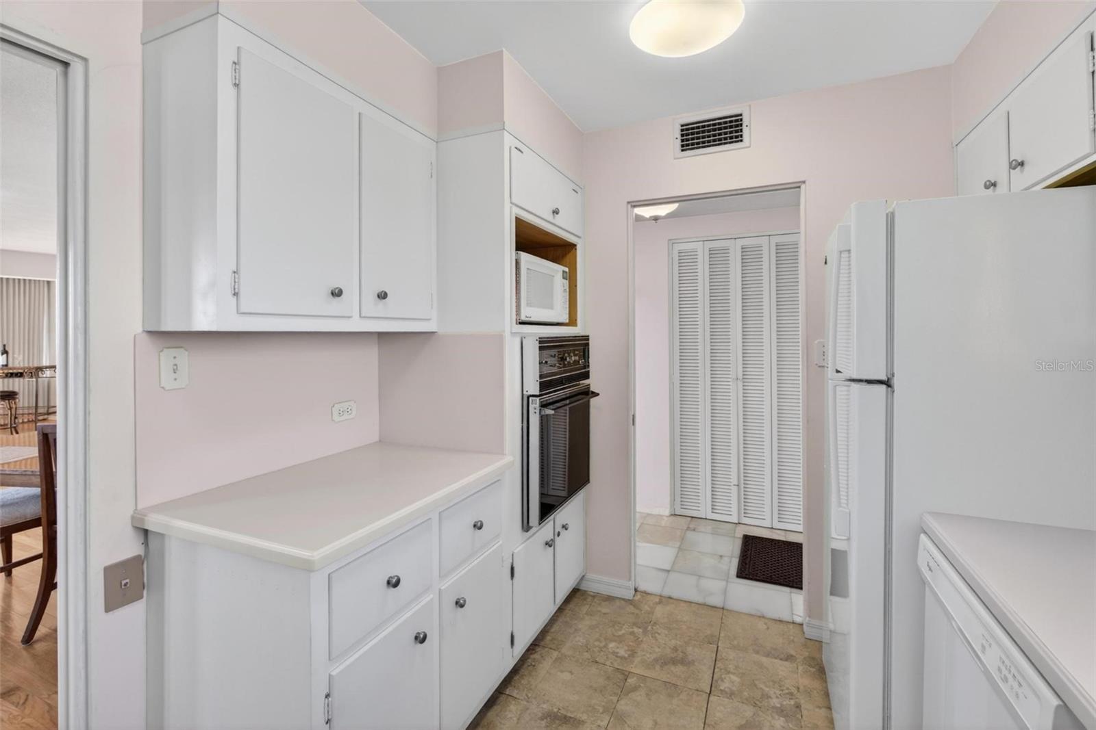 Image 12 of 41 For 1365 Snell Isle Boulevard Ne 6a