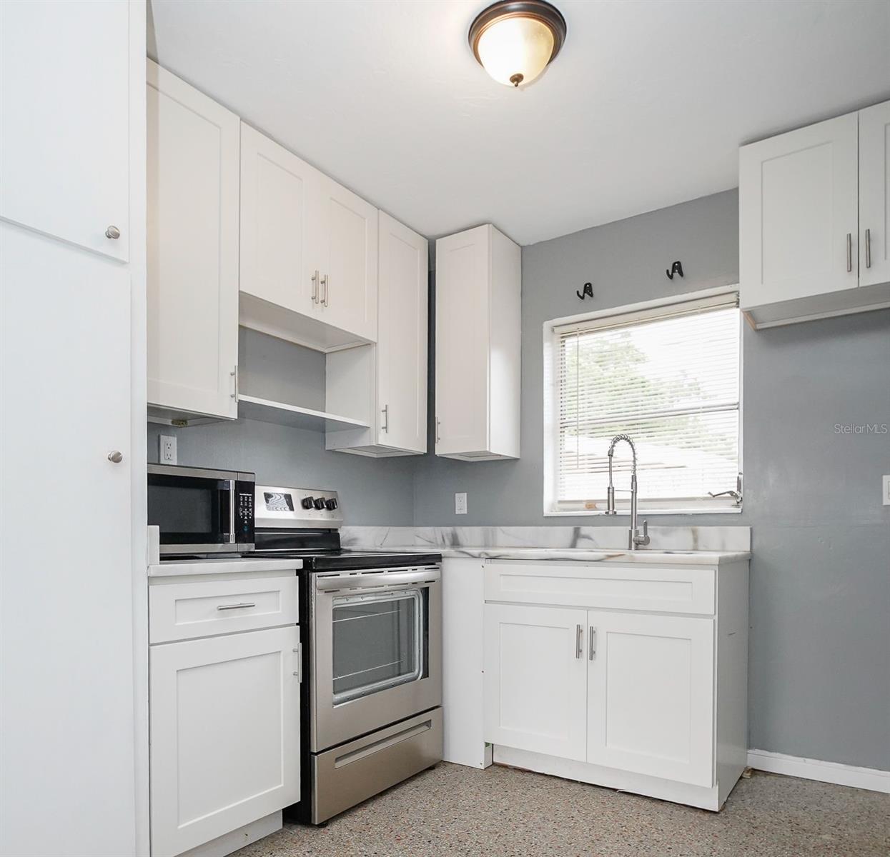 Image 11 of 39 For 6538 42nd Avenue N 7