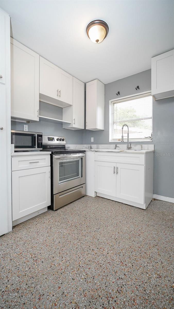 Image 13 of 39 For 6538 42nd Avenue N 7