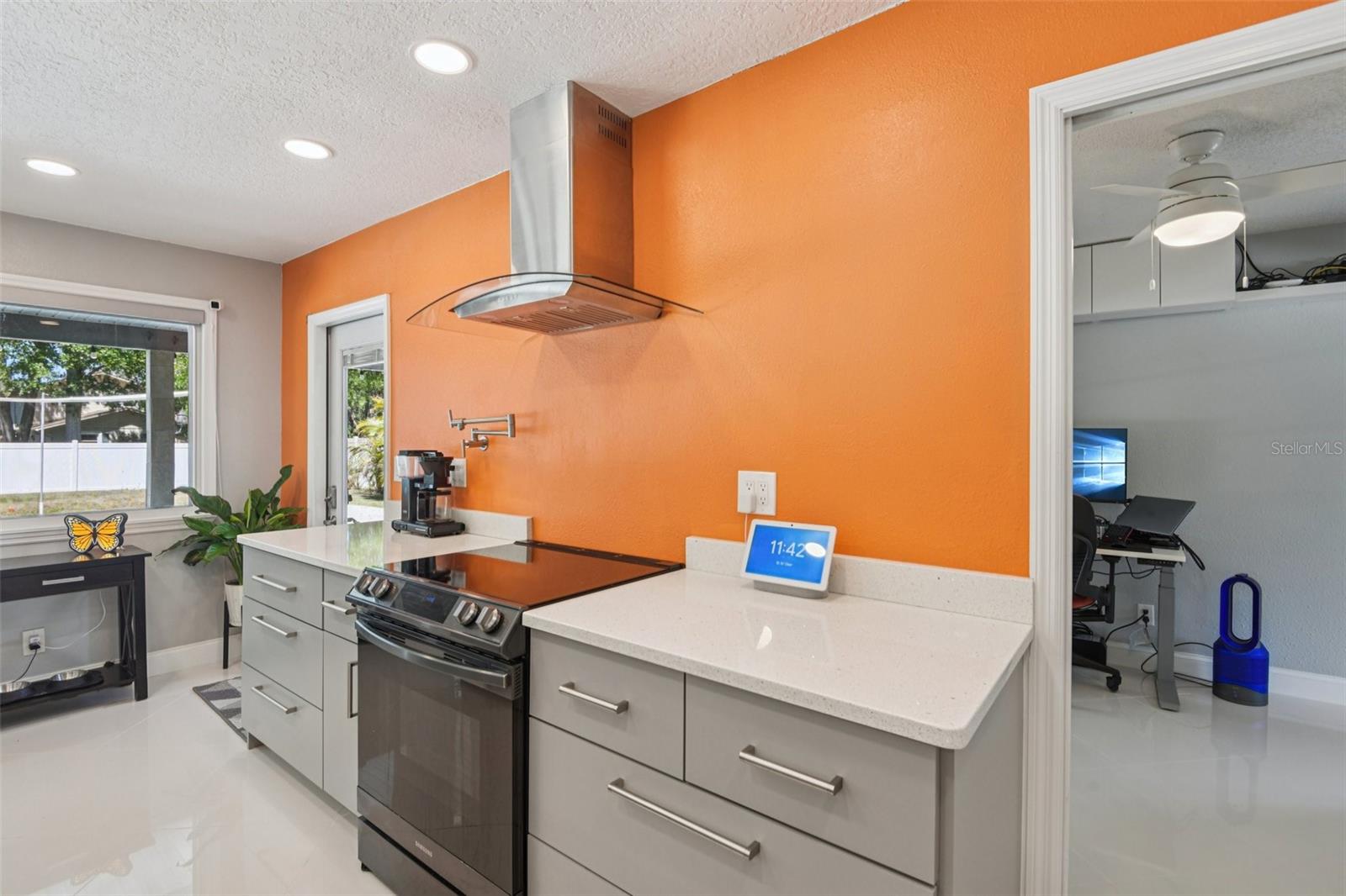 Image 11 of 35 For 10000 Bay Street