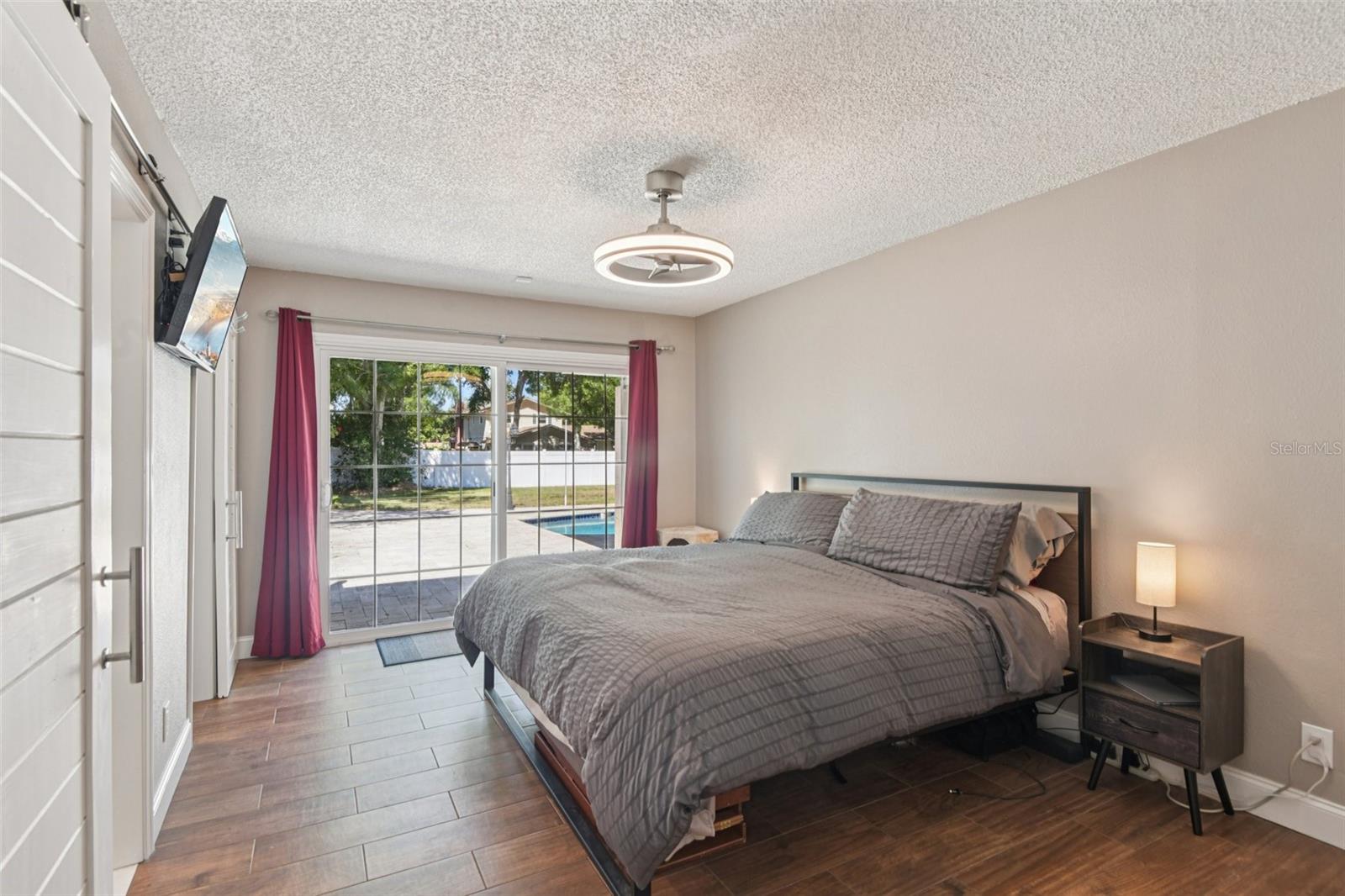 Image 12 of 35 For 10000 Bay Street