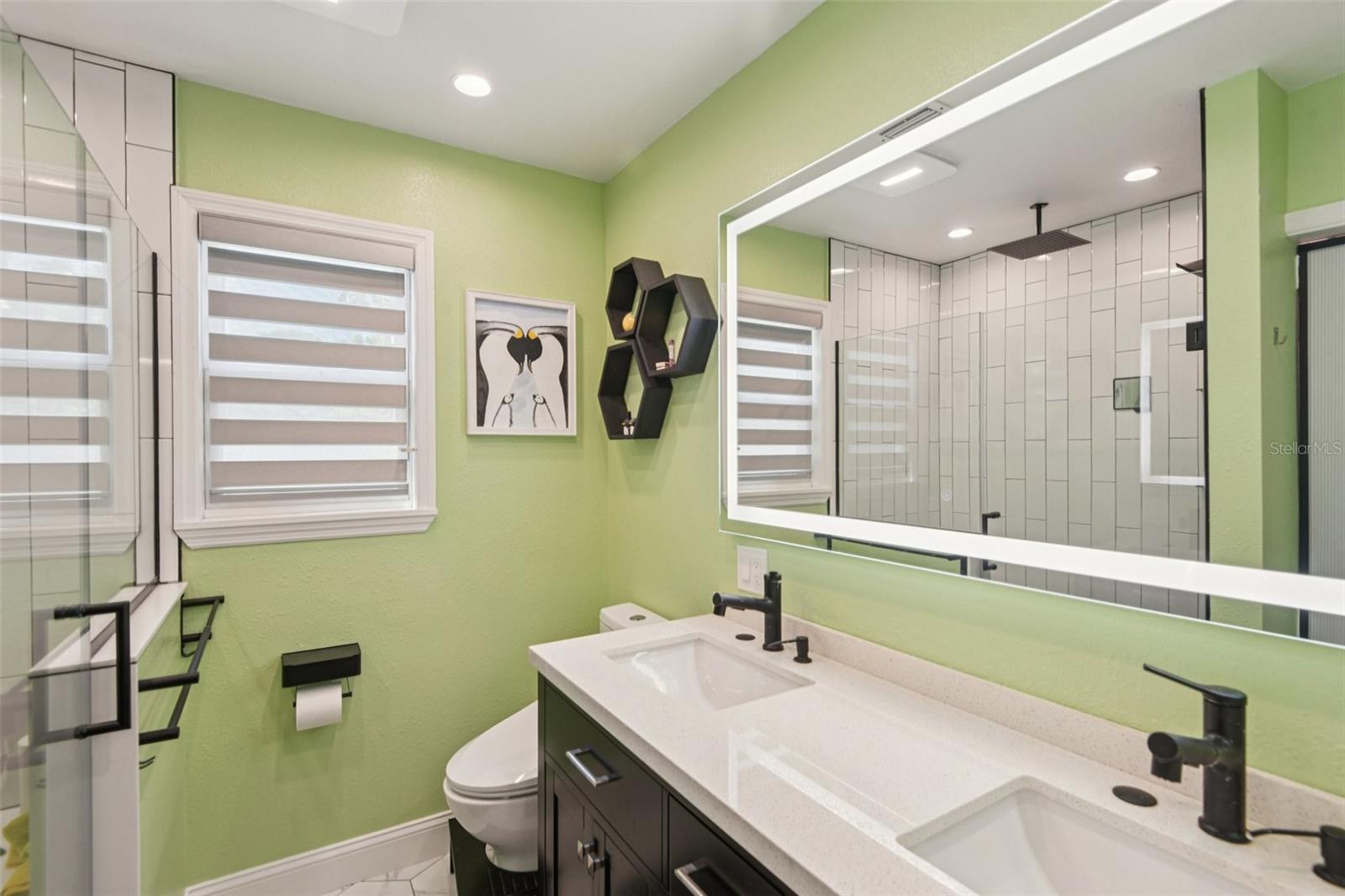 Image 15 of 35 For 10000 Bay Street