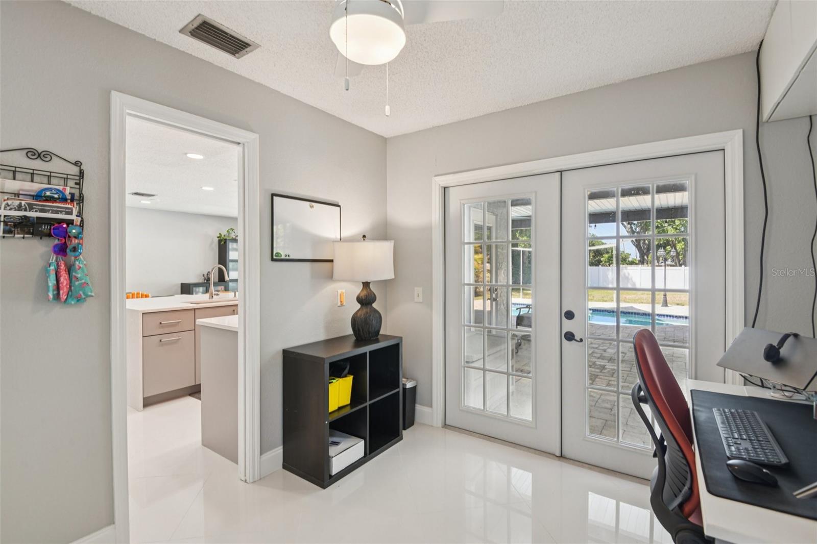 Image 17 of 35 For 10000 Bay Street