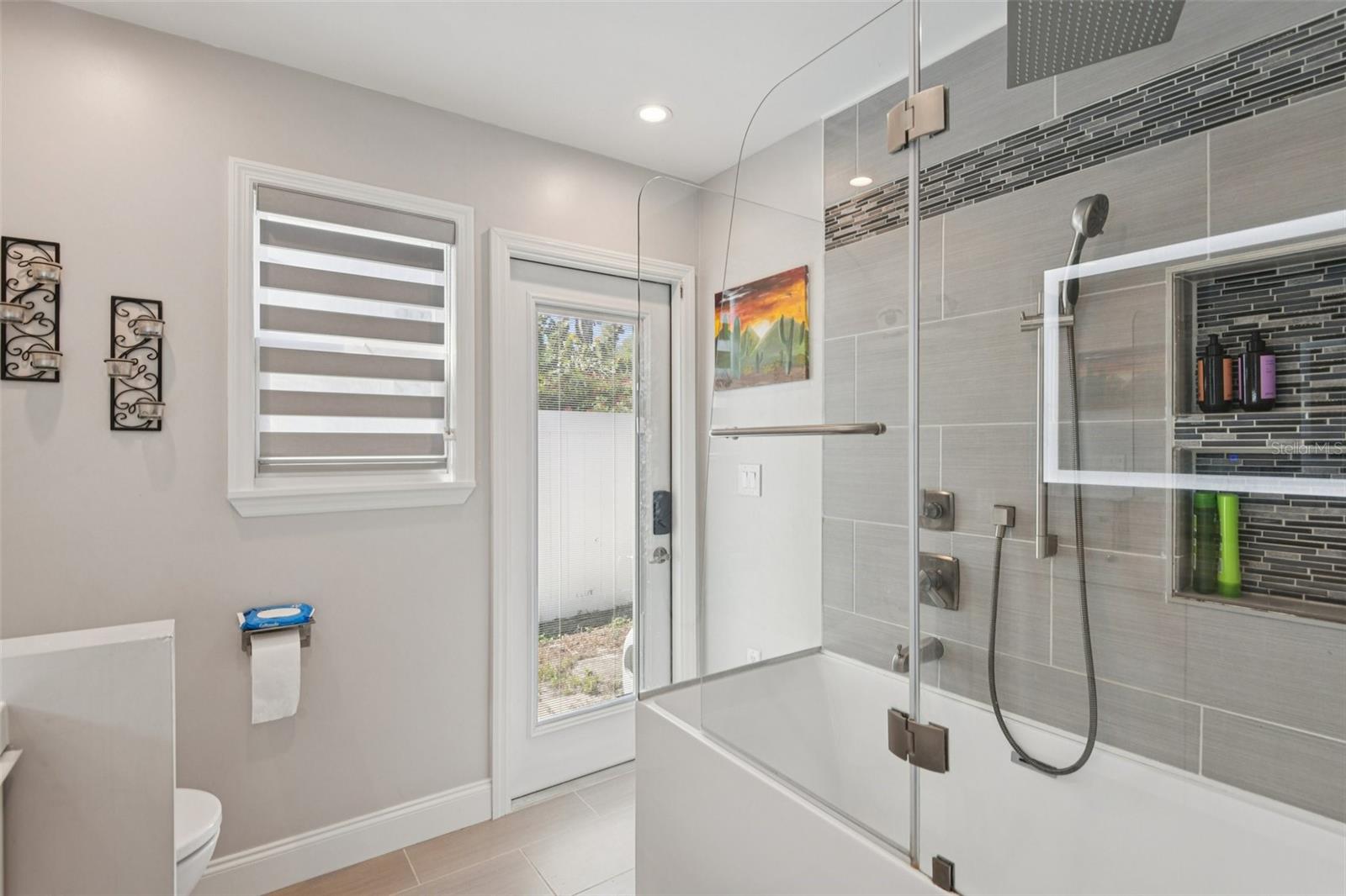 Image 20 of 35 For 10000 Bay Street