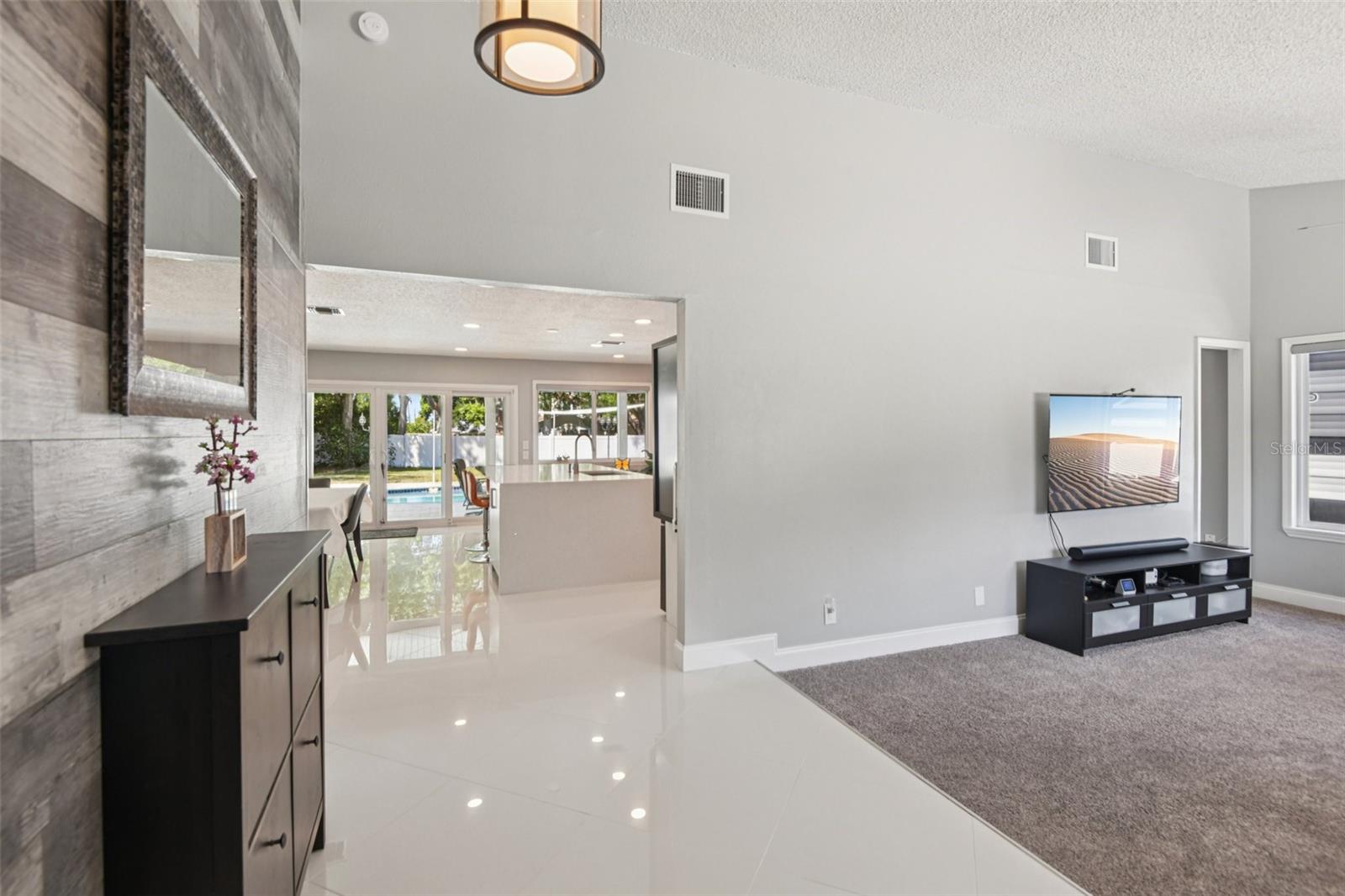 Image 3 of 35 For 10000 Bay Street