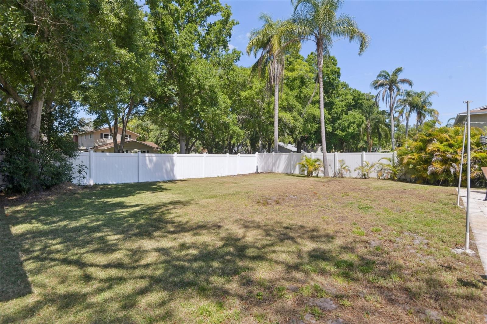 Image 31 of 35 For 10000 Bay Street