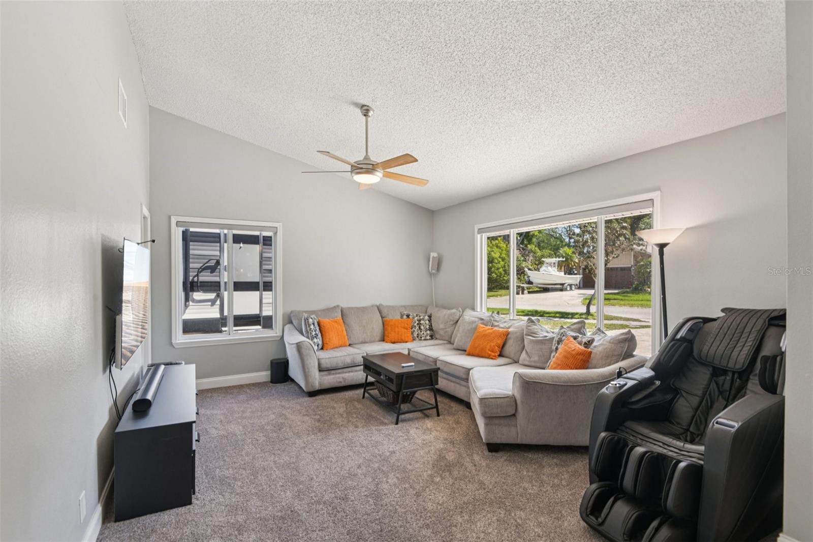 Image 4 of 35 For 10000 Bay Street