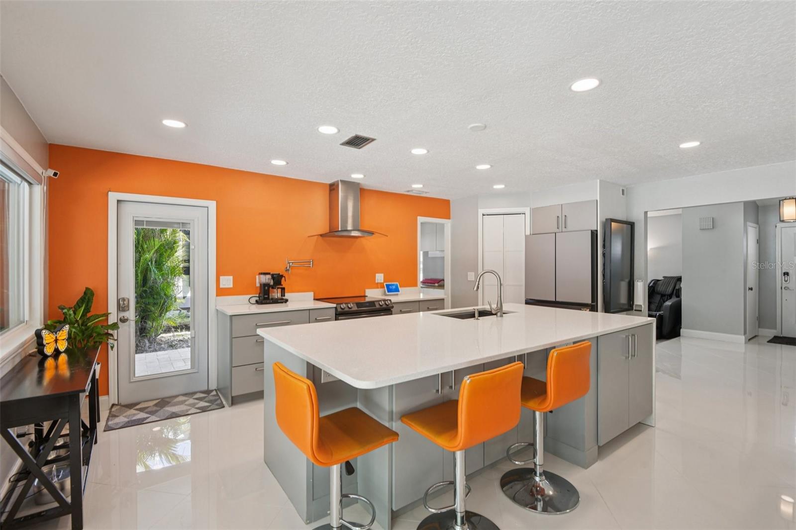 Image 7 of 35 For 10000 Bay Street