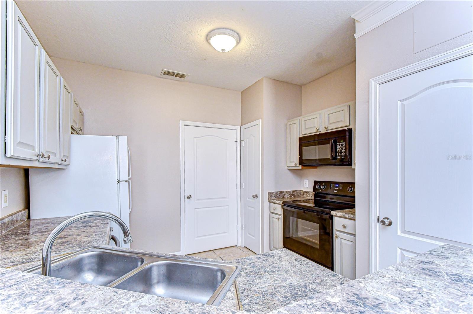 Image 22 of 61 For 17942 Villa Creek Drive 17942