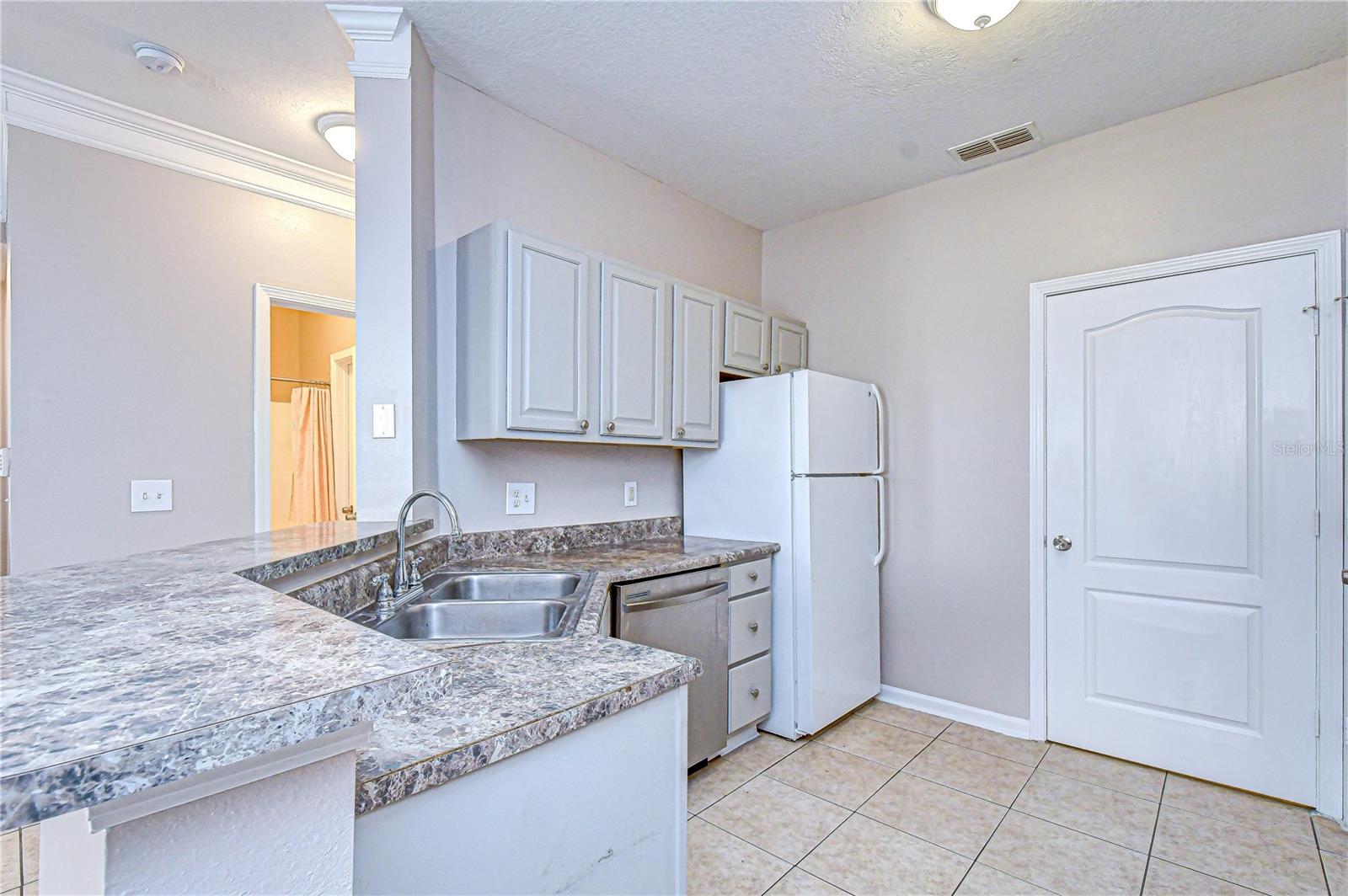 Image 23 of 61 For 17942 Villa Creek Drive 17942