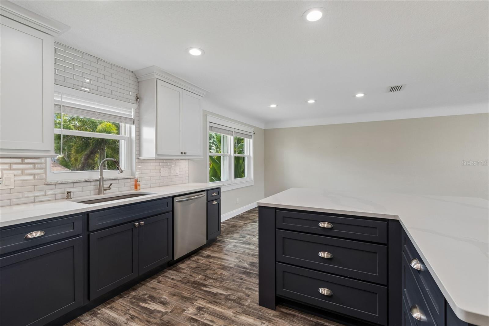 Image 13 of 39 For 13548 Bellewood Avenue