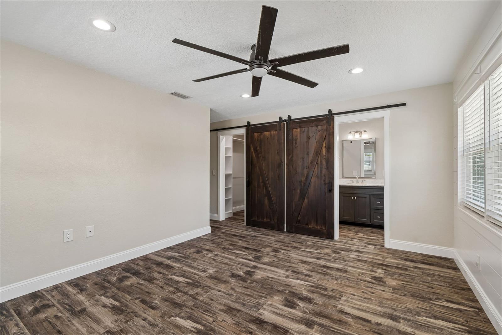 Image 15 of 39 For 13548 Bellewood Avenue