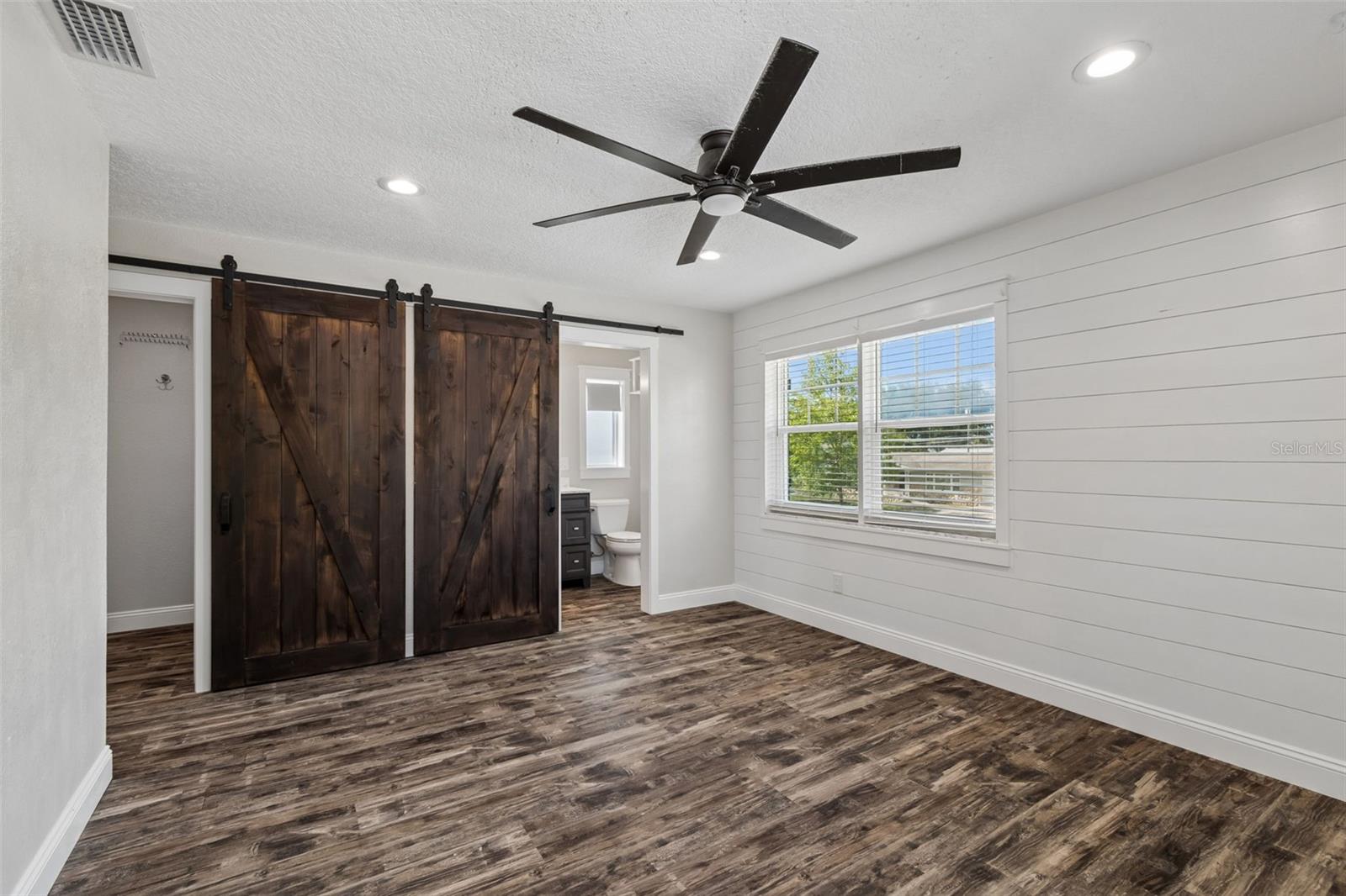 Image 16 of 39 For 13548 Bellewood Avenue