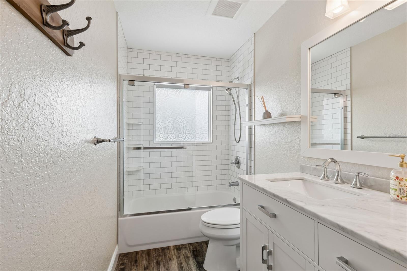 Image 20 of 39 For 13548 Bellewood Avenue