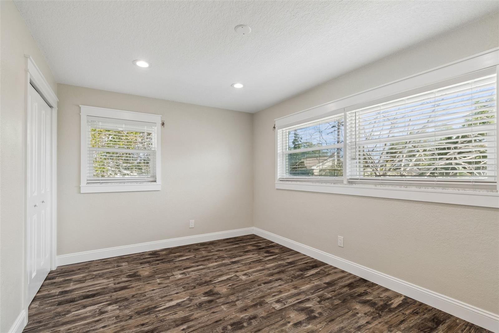 Image 23 of 39 For 13548 Bellewood Avenue