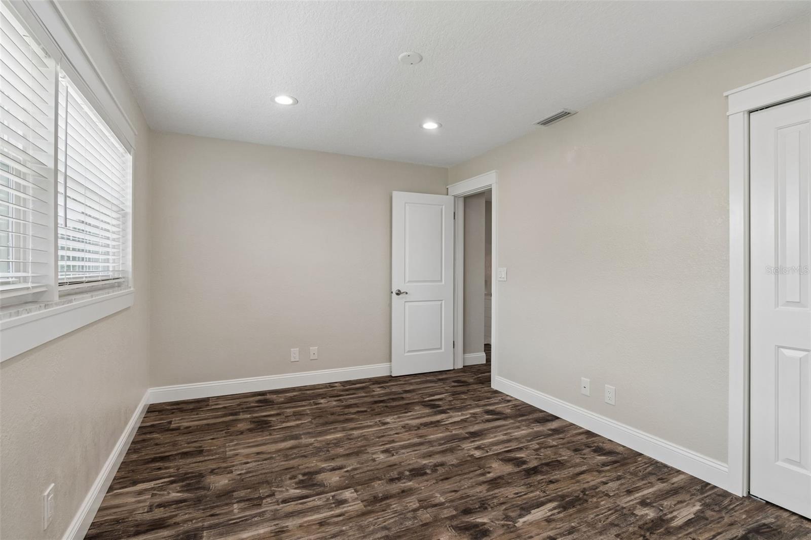 Image 24 of 39 For 13548 Bellewood Avenue