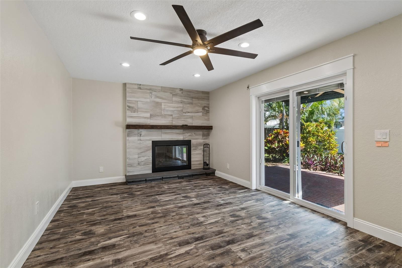 Image 26 of 39 For 13548 Bellewood Avenue