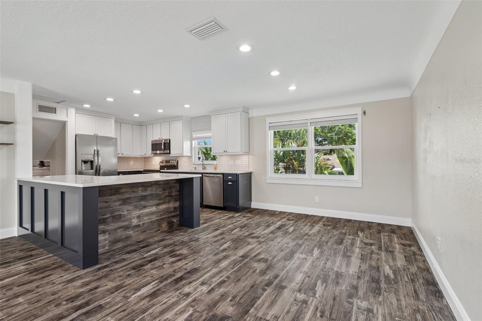 Image 4 of 39 For 13548 Bellewood Avenue