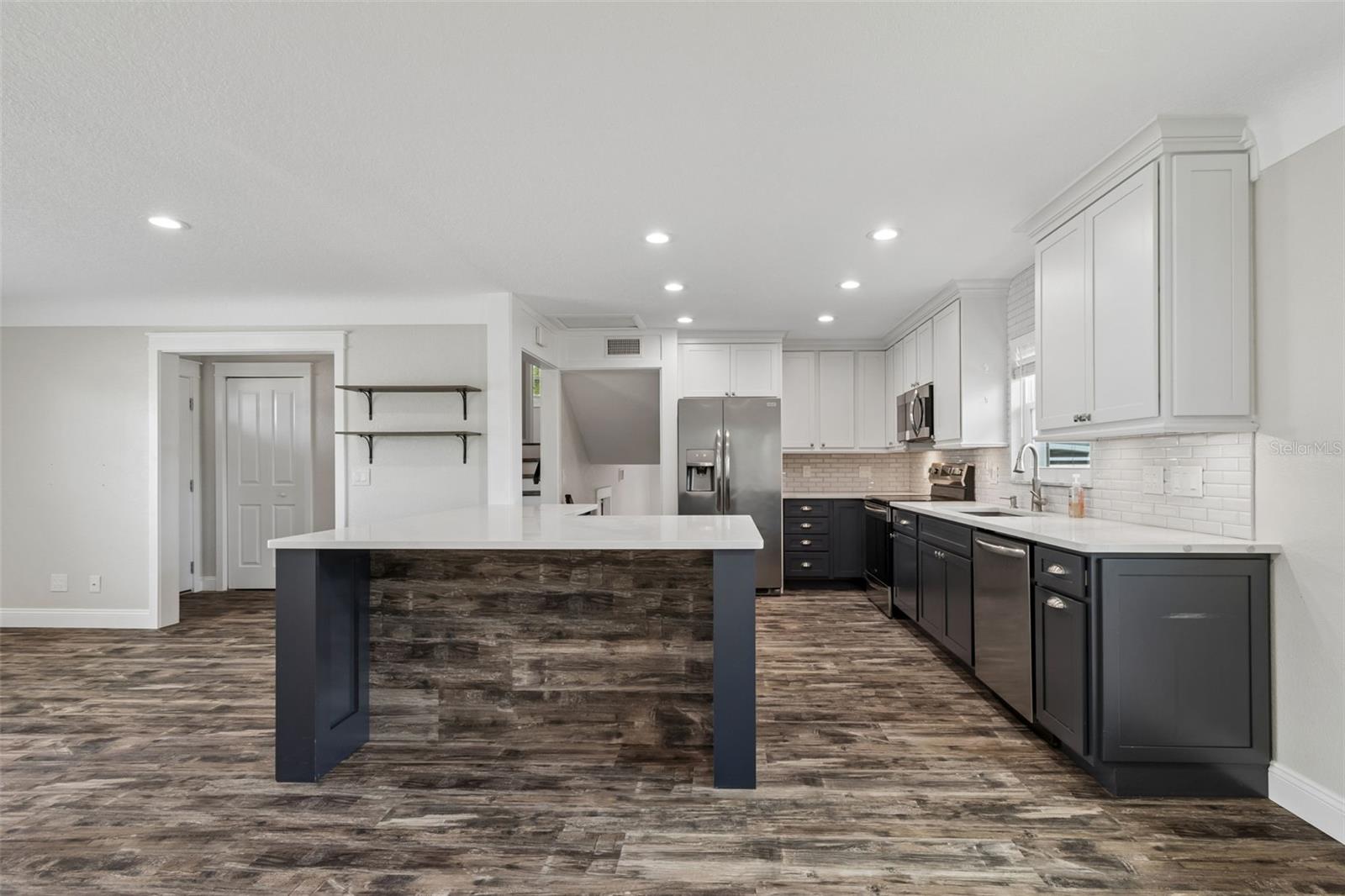 Image 6 of 39 For 13548 Bellewood Avenue