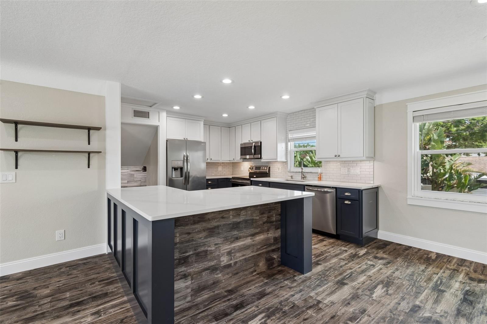 Image 7 of 39 For 13548 Bellewood Avenue