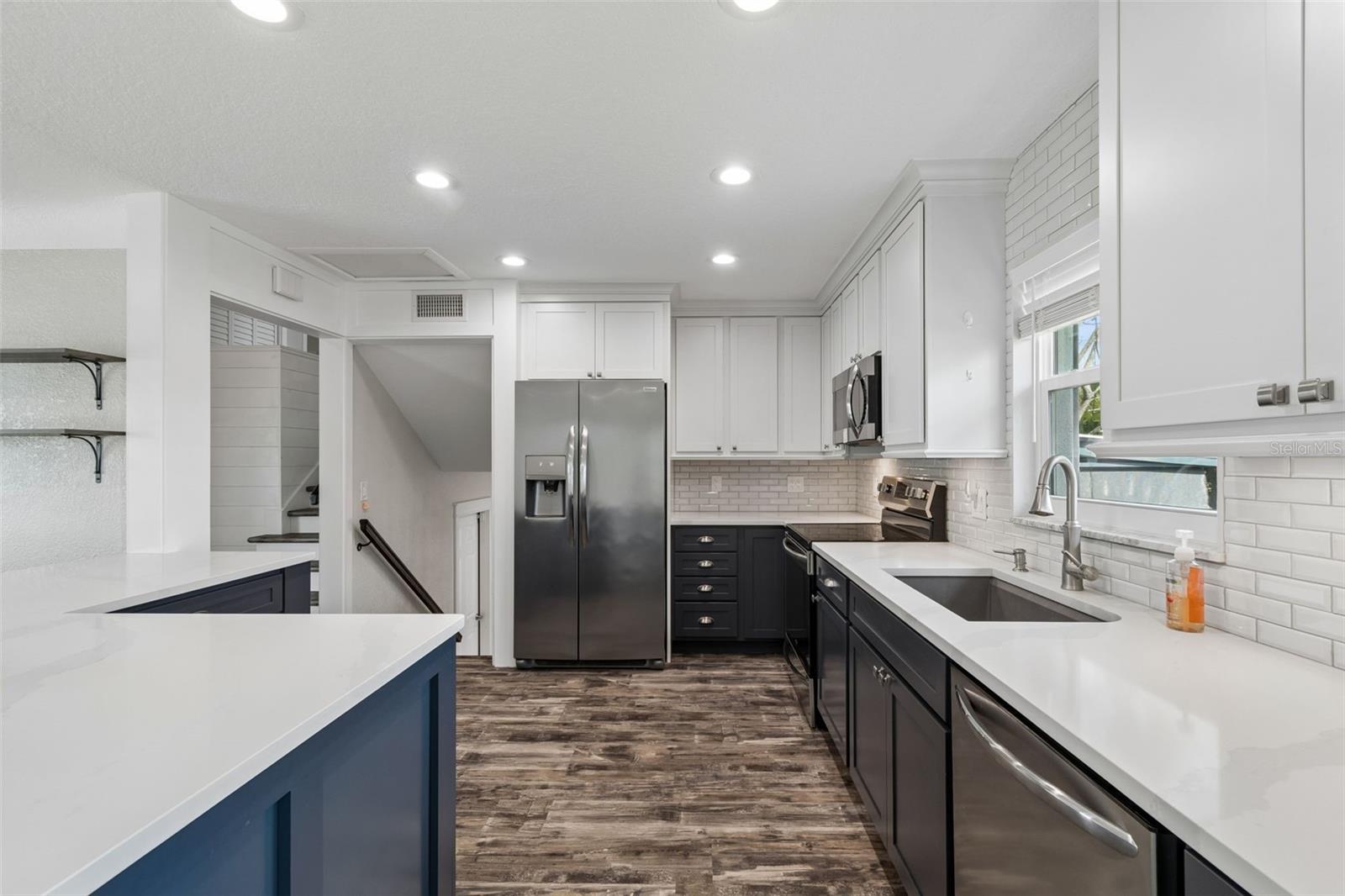 Image 8 of 39 For 13548 Bellewood Avenue