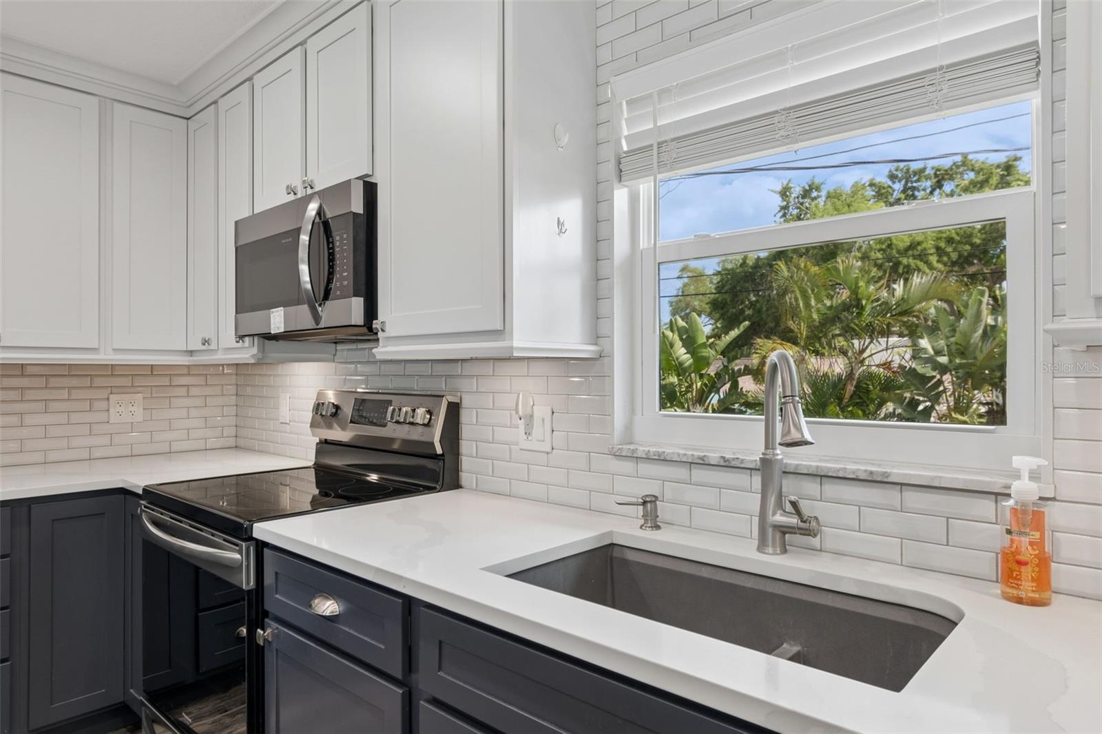 Image 9 of 39 For 13548 Bellewood Avenue