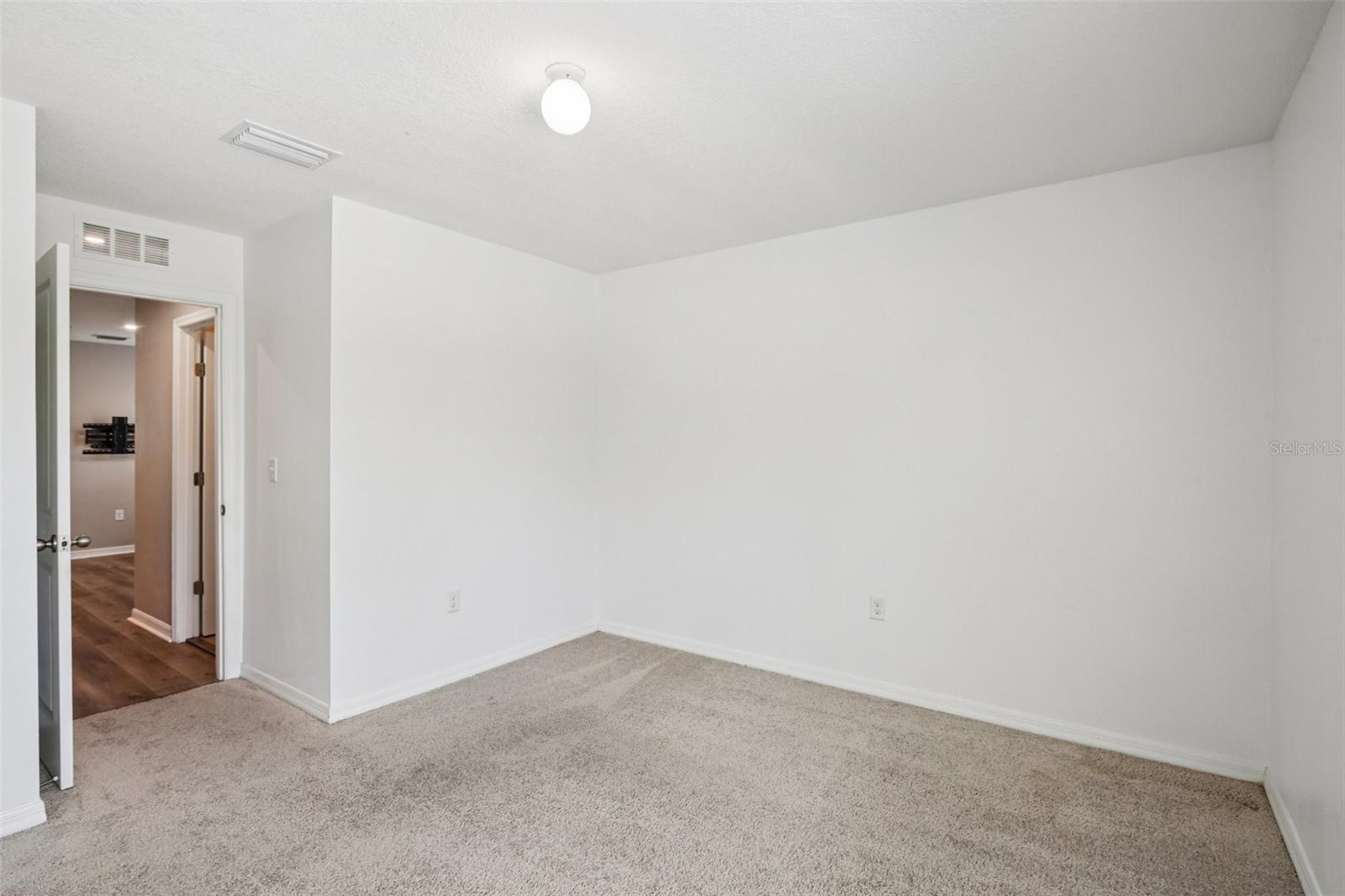 Image 26 of 52 For 814 Wiltonway Drive