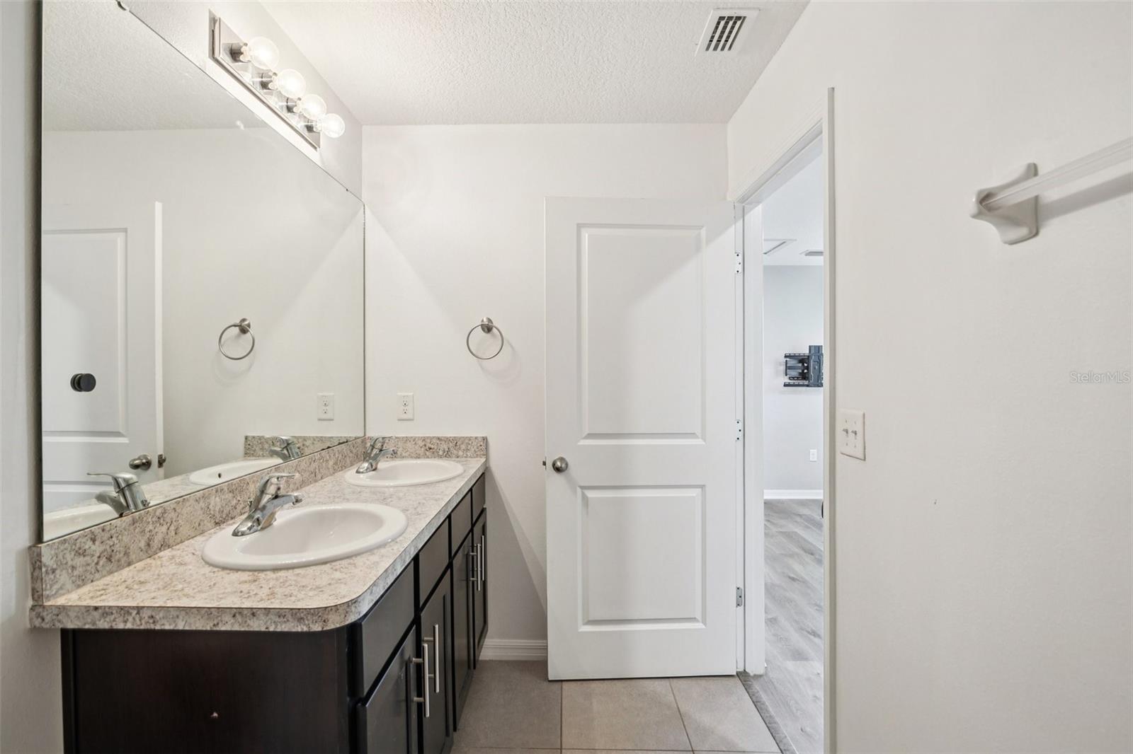 Image 30 of 52 For 814 Wiltonway Drive