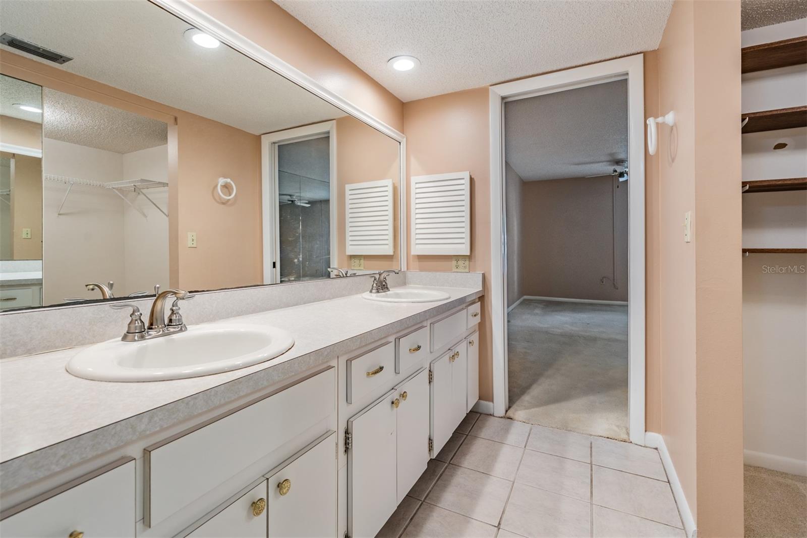 Image 18 of 31 For 225 Country Club Drive 1209