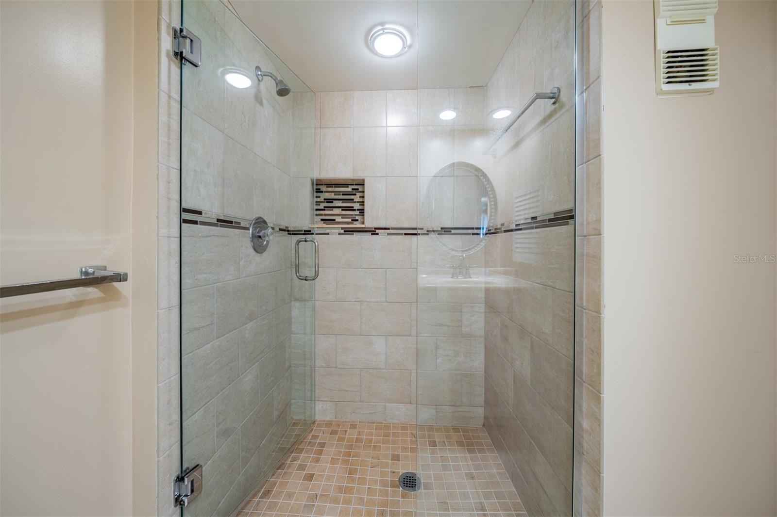 Image 22 of 31 For 225 Country Club Drive 1209