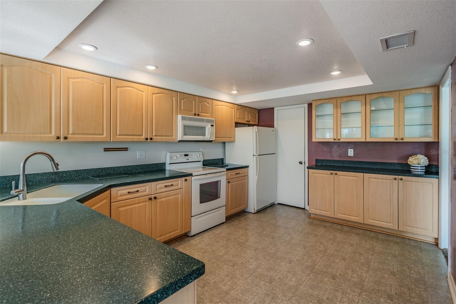 Image 9 of 31 For 225 Country Club Drive 1209