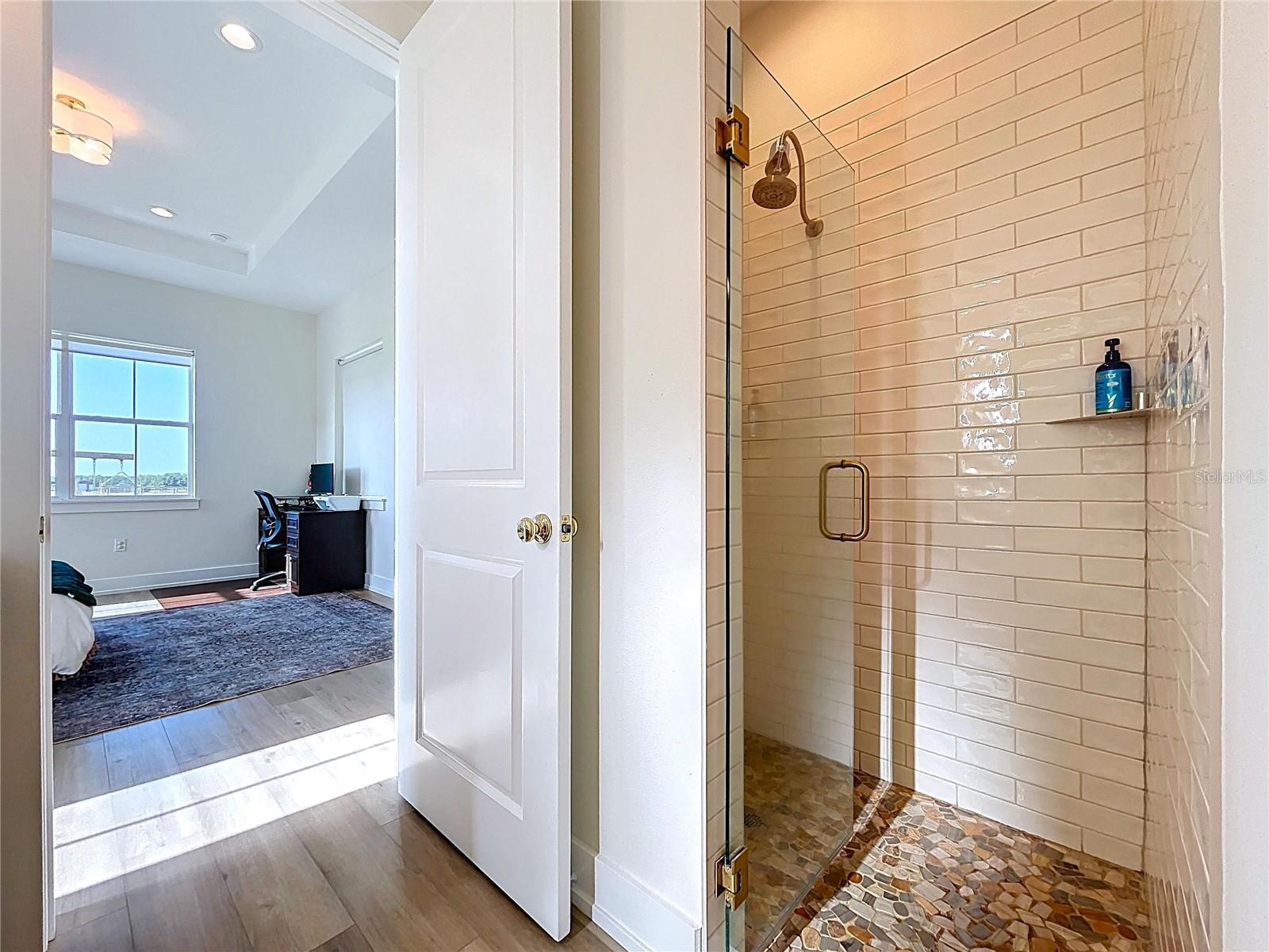 Image 24 of 39 For 3063 English Road