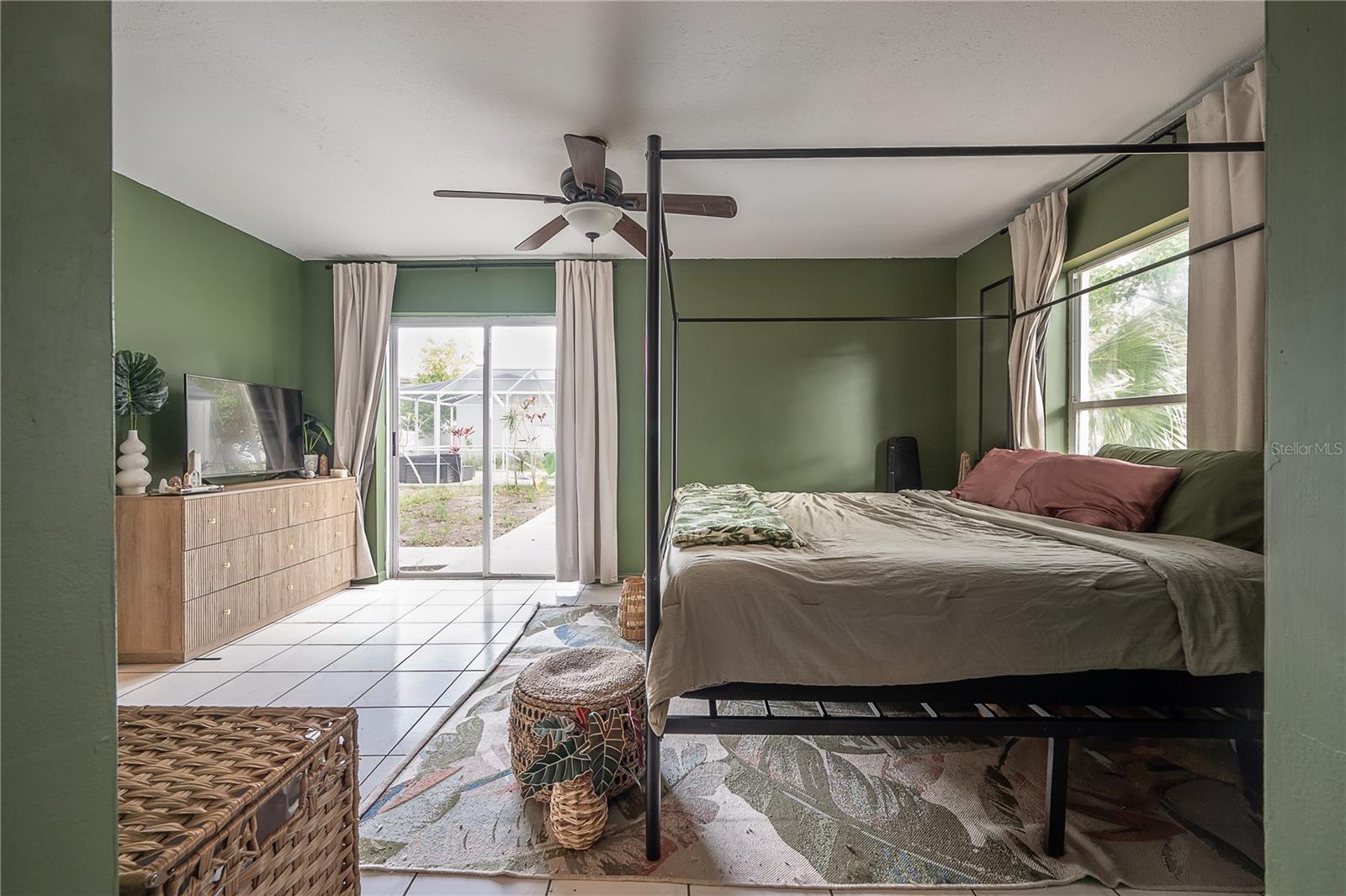 Image 11 of 21 For 2119 Henry Avenue