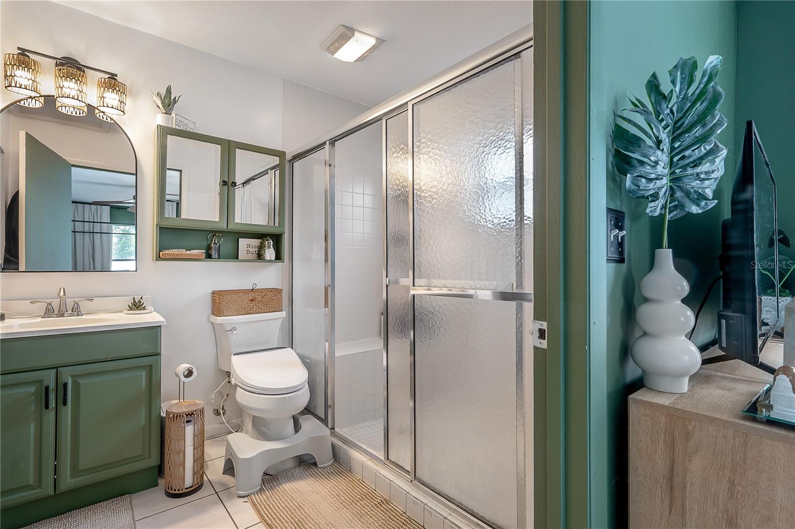 Image 12 of 21 For 2119 Henry Avenue