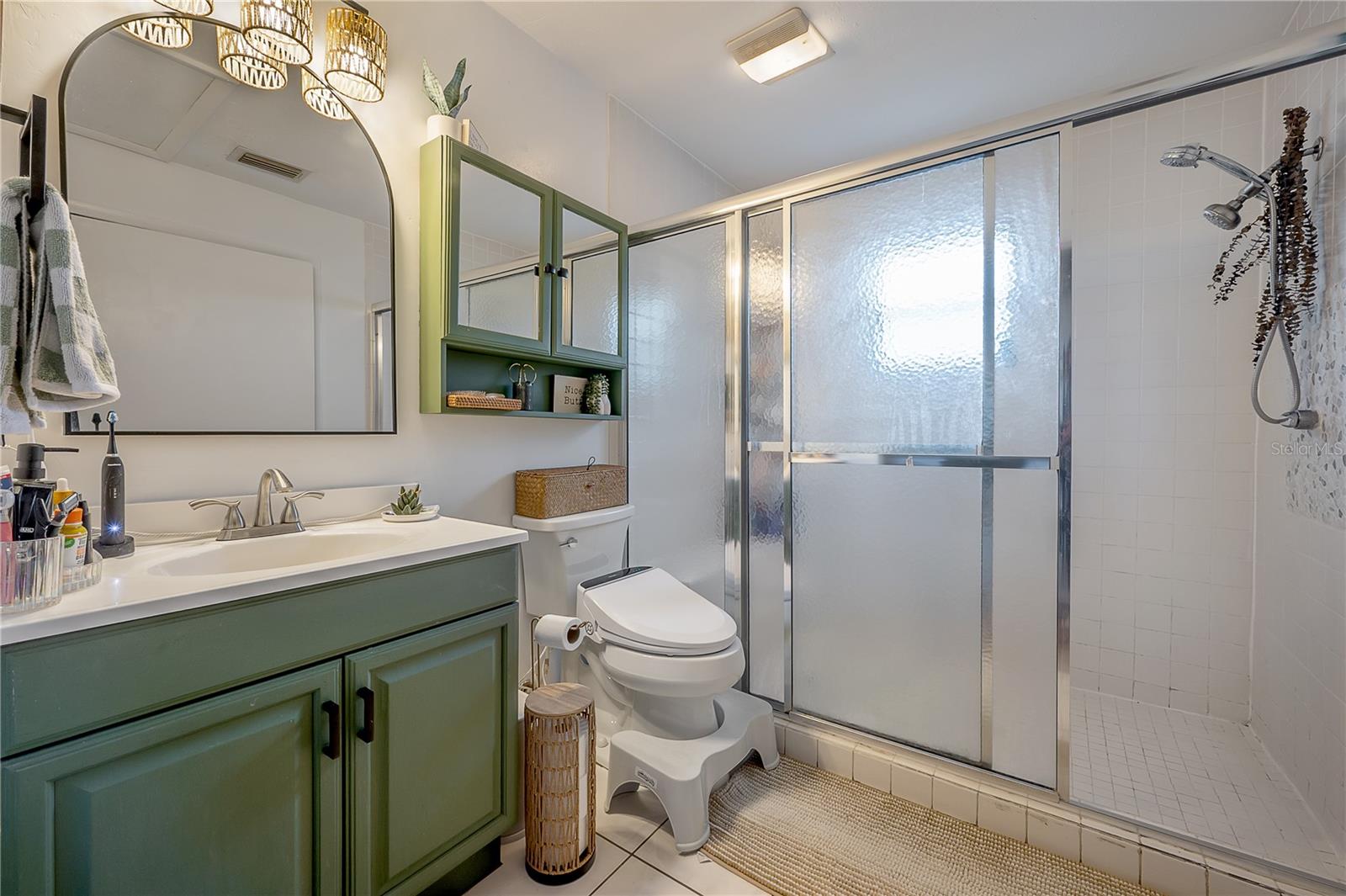 Image 13 of 21 For 2119 Henry Avenue