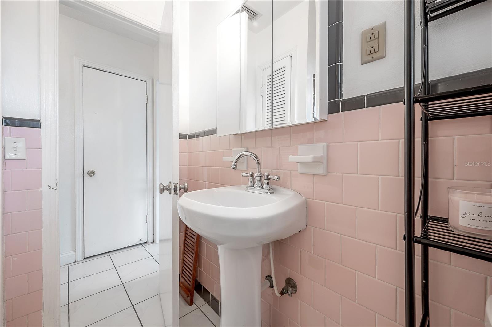 Image 16 of 21 For 2119 Henry Avenue