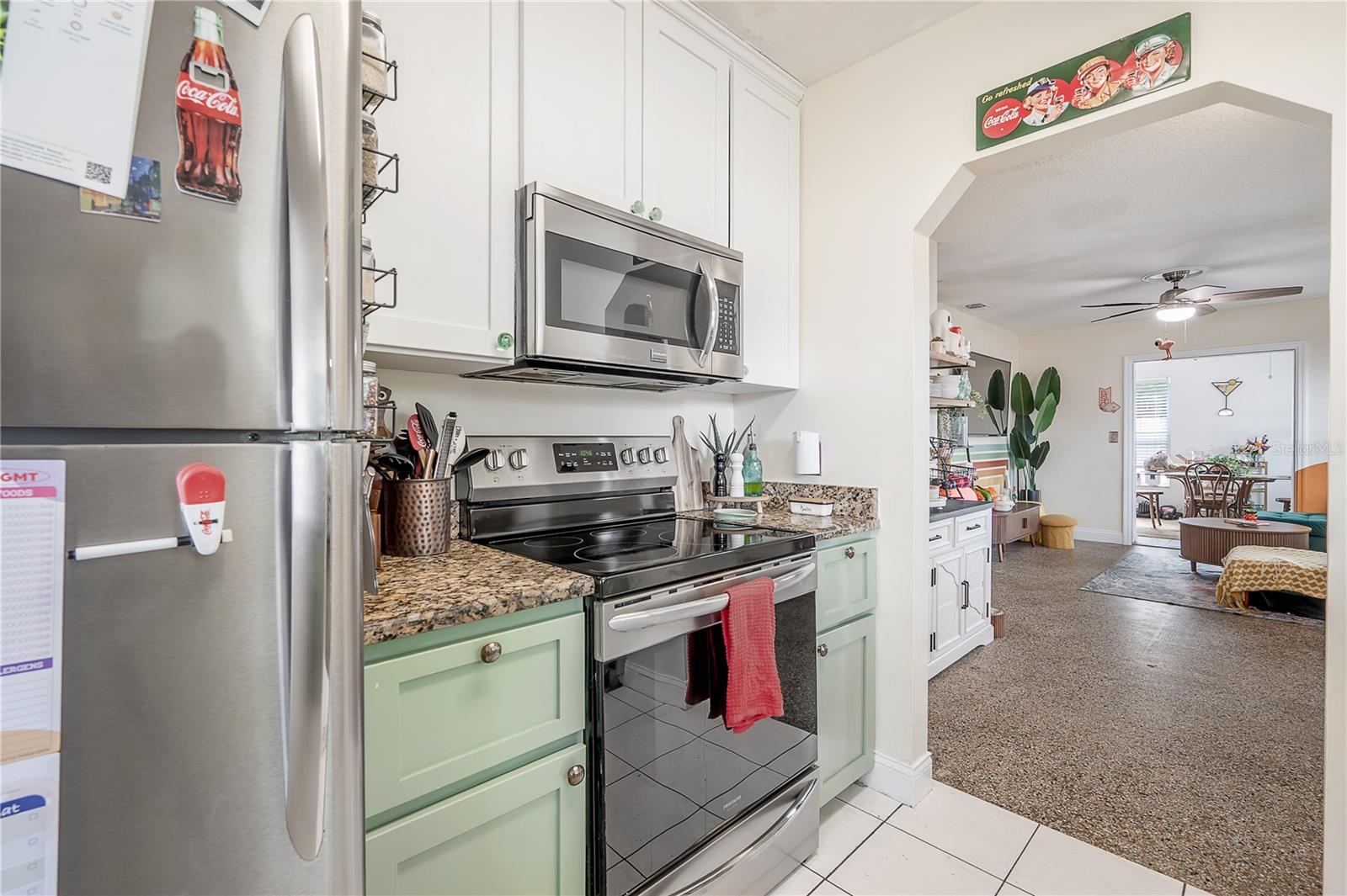 Image 4 of 21 For 2119 Henry Avenue