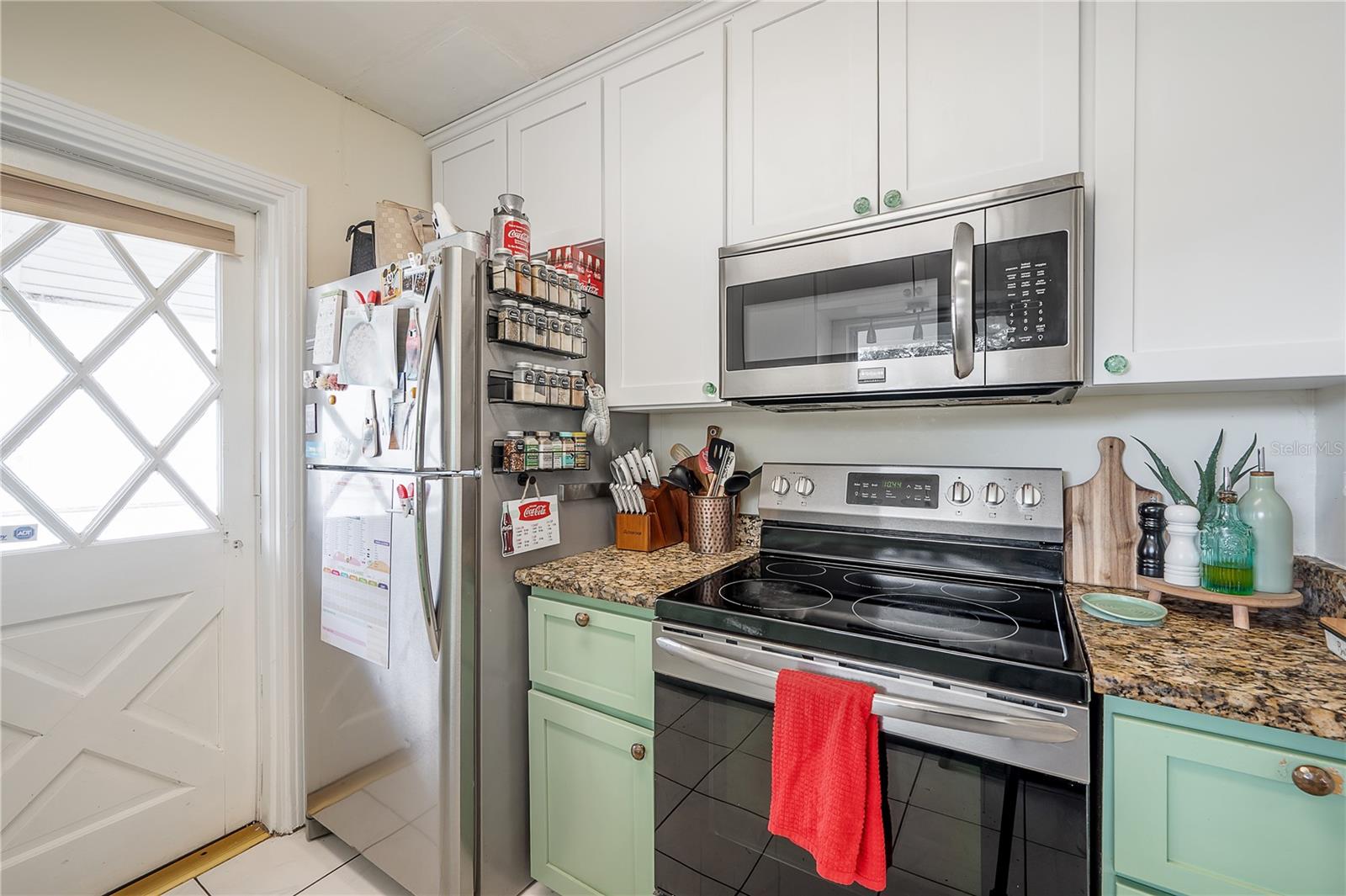 Image 5 of 21 For 2119 Henry Avenue