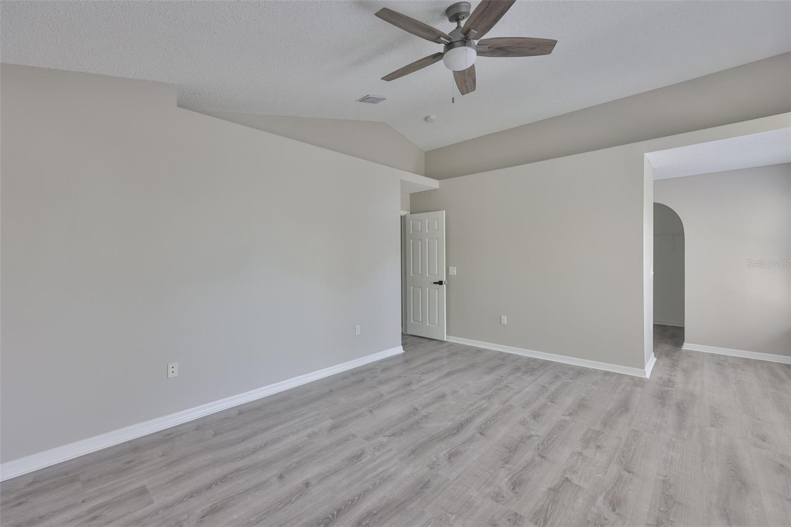 Image 32 of 40 For 10505 Opus Drive