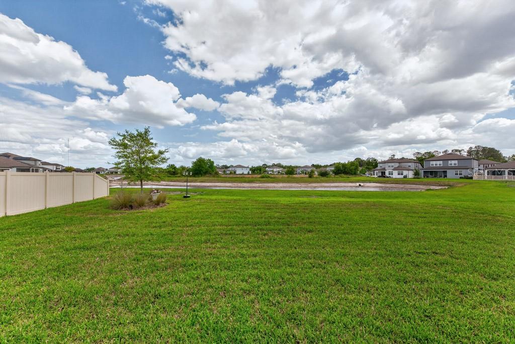 Listing photo id 36 for 12908 Brookside Moss Drive