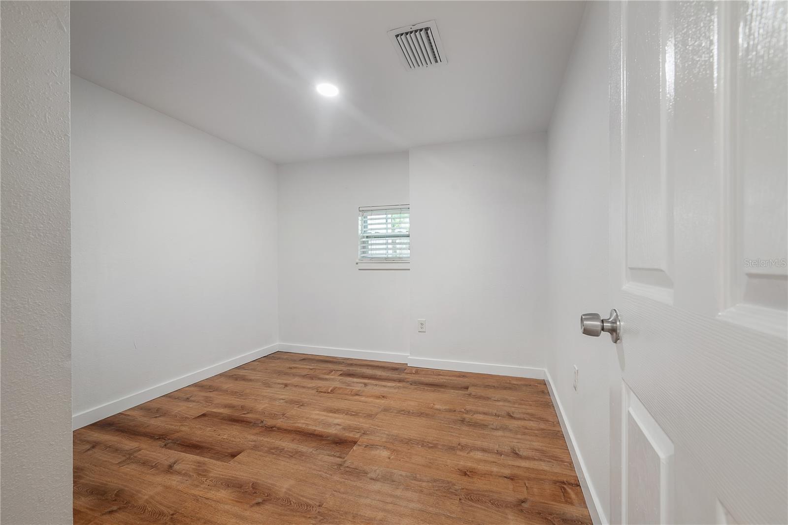 Image 26 of 35 For 2307 Osborne Avenue