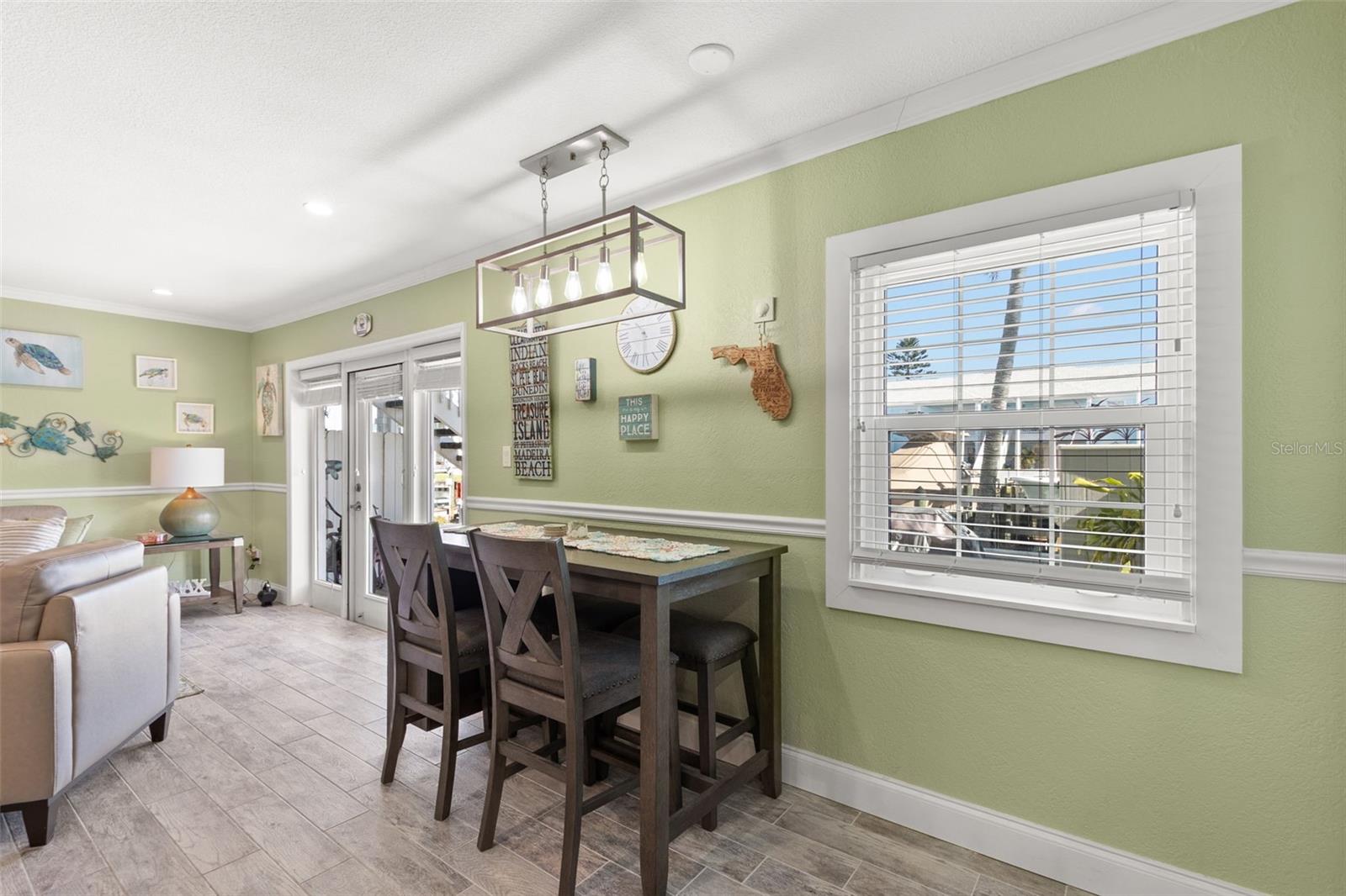 Image 14 of 44 For 5243 Beach Drive Se B