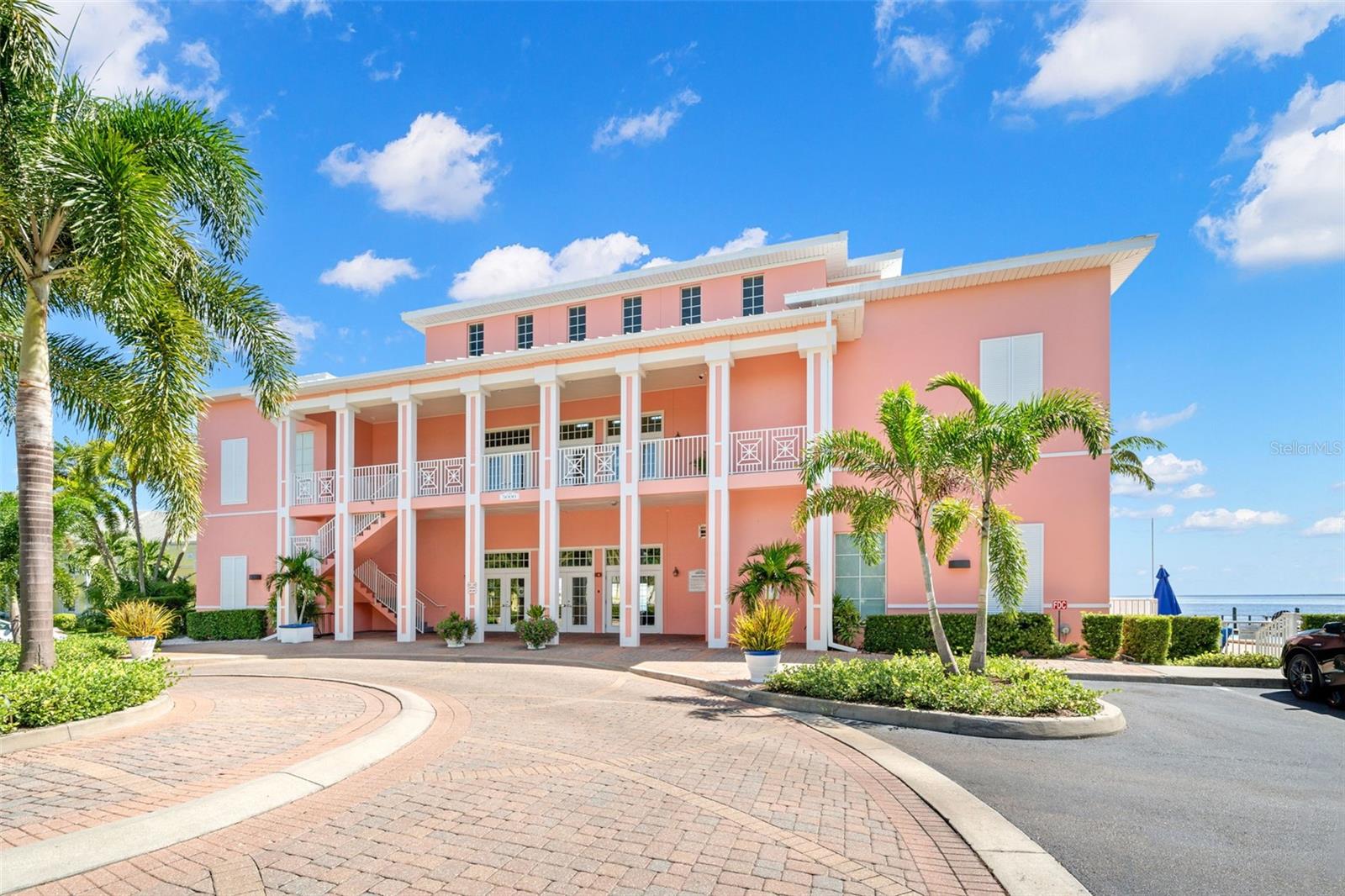 Image 28 of 44 For 5243 Beach Drive Se B