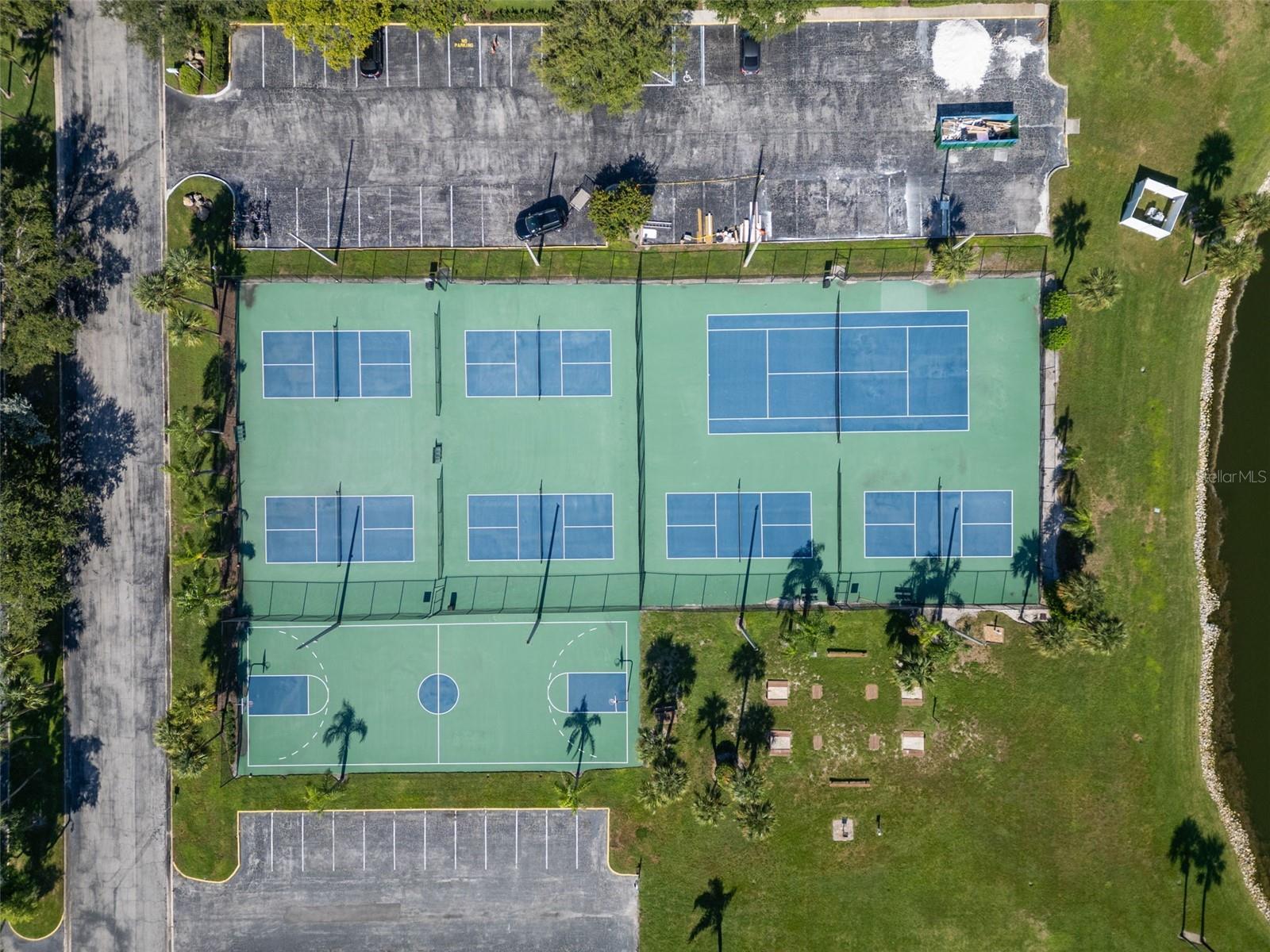 Image 33 of 44 For 5243 Beach Drive Se B