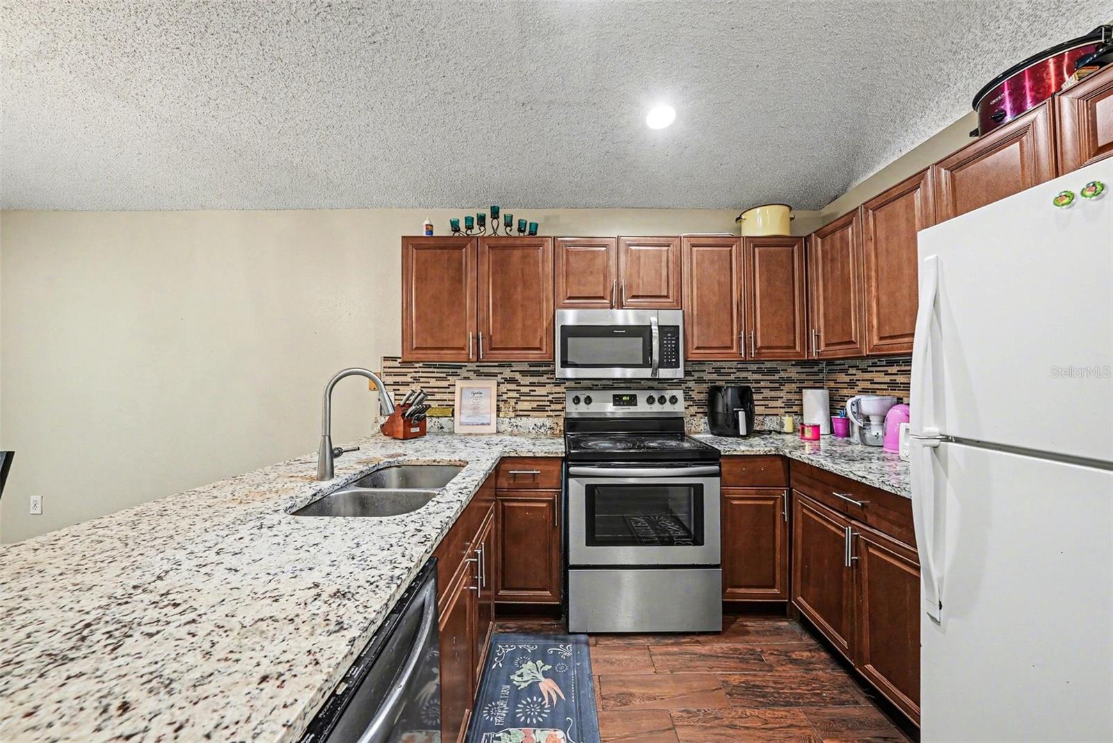 Image 6 of 20 For 1817 Coyote Place